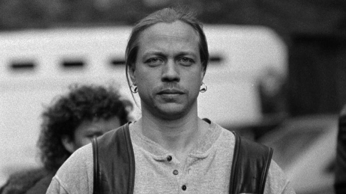 67-årige Jens Peter Kristensen - kendt i rockermiljøet som "Smukke Jens" - er for nyligt blevet dømt ved Københavns Byret - 40 år efter, han blev dømt for medvirken til drabet på "Makrellen".