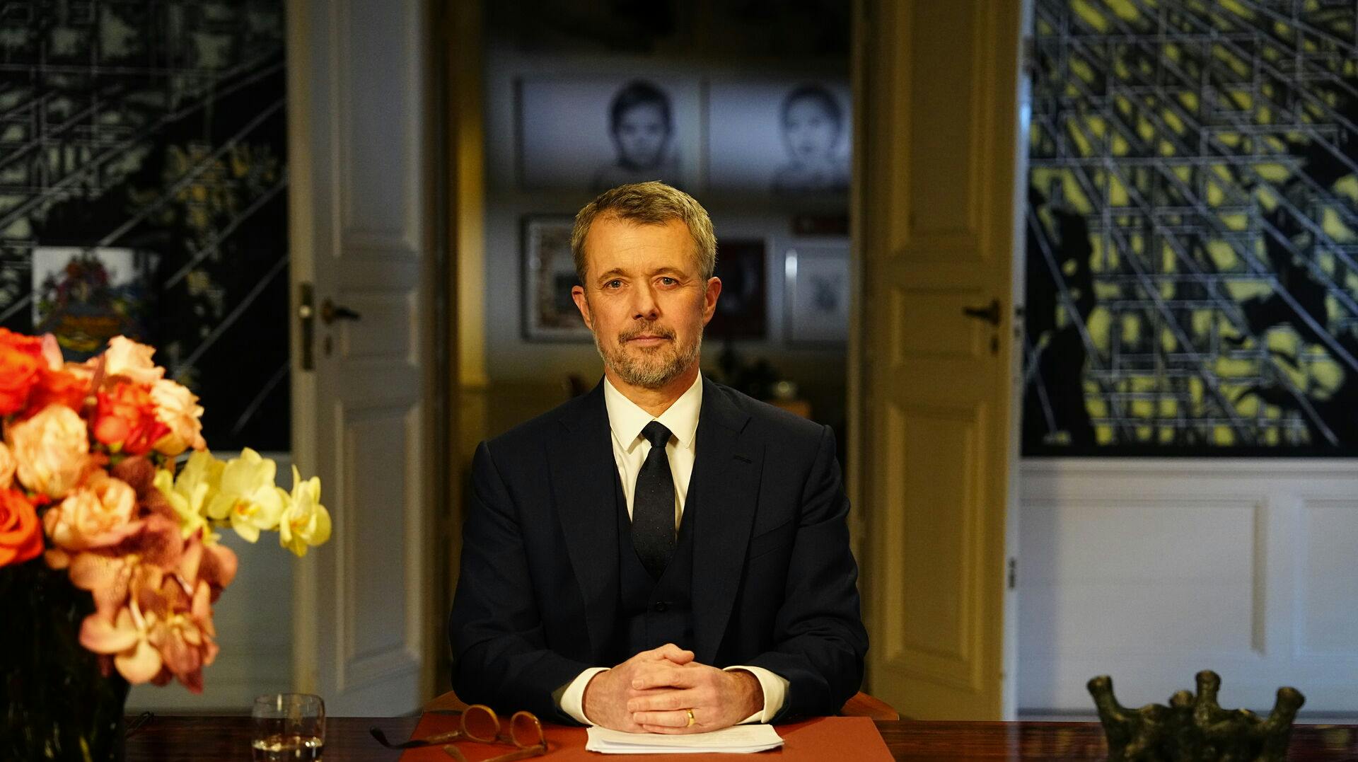 Kong Frederik advarer i sin nytårstale mod trusler i gråzonen mellem fred og ufred.