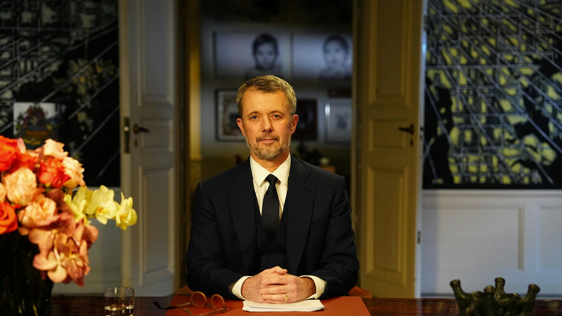 Kong Frederik advarer i sin nytårstale mod trusler i gråzonen mellem fred og ufred.