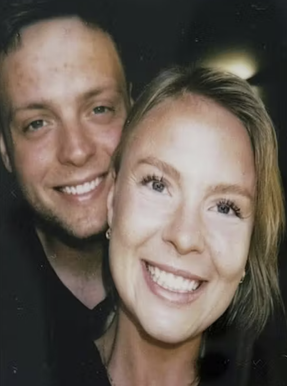 Baby Lilje kom til verden lige inden årsskiftet. Og selvom den lille pige kun har været her i få dage, er hun allerede centrum for alt hos Casper Frost og Pernille Skipper.