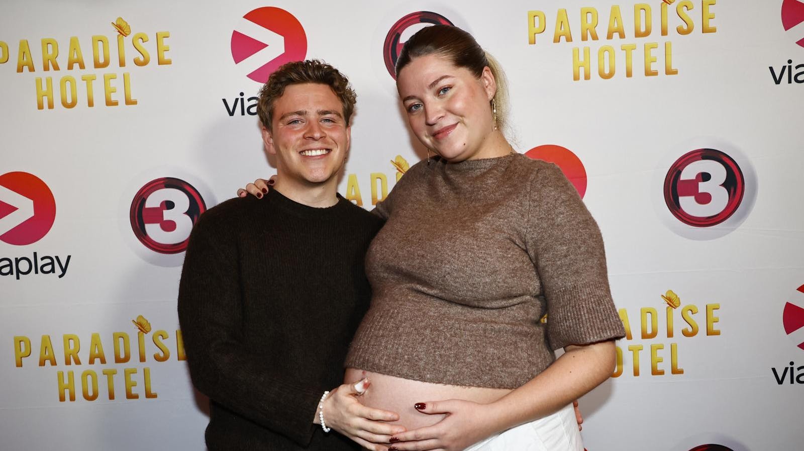 Atlas kom til verden den 28. december, målte 49 centimeter og vejede 3400 gram. Og selvom kalenderen viser nytår, er det helt andre værdier end glitter og champagne, der fylder hjemme hos den lille familie.