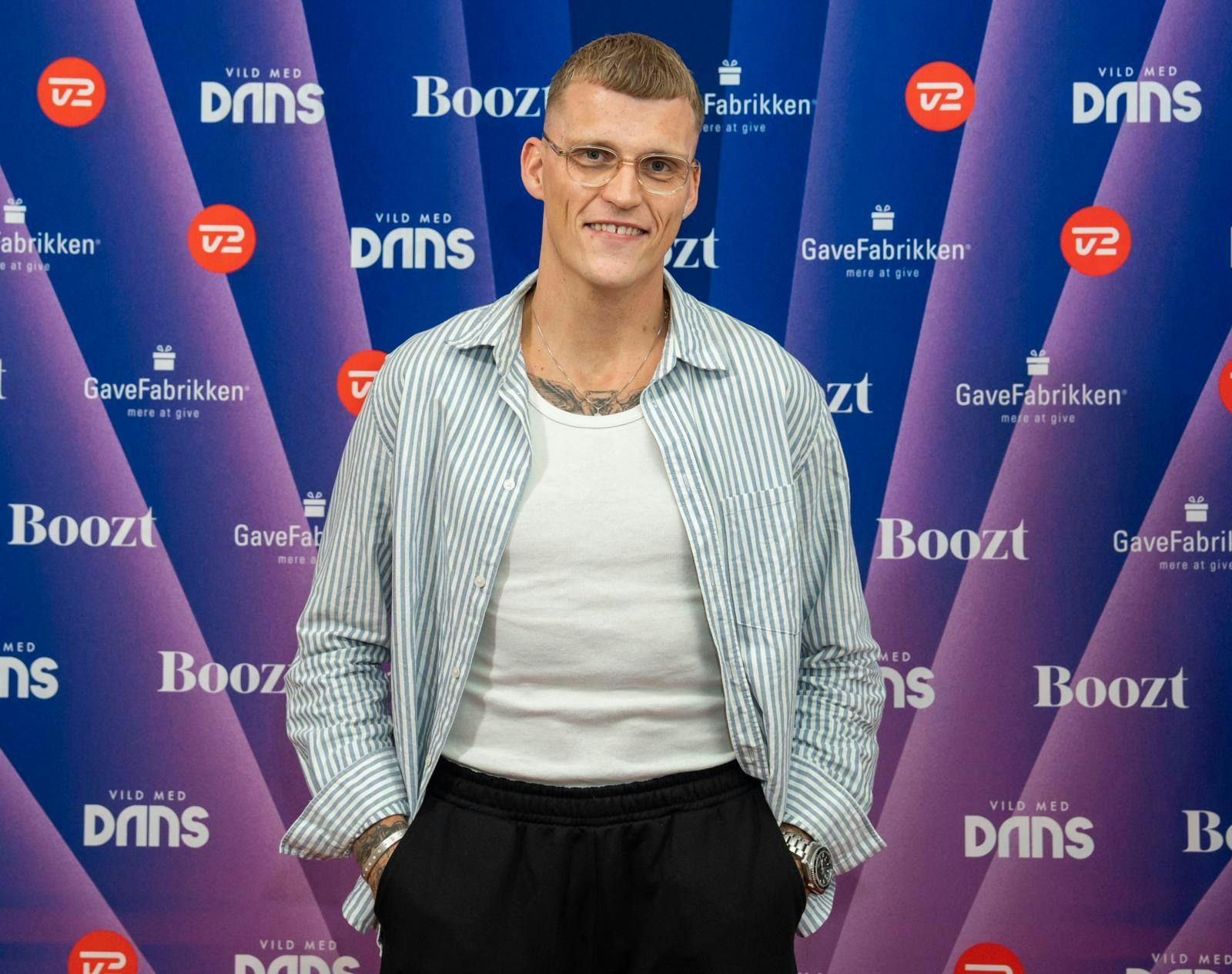 Sebastian Bull vender Danmark ryggen og søger nye horisonter i Indien kort efter det opsigtsvækkende brud med Asta Björk.