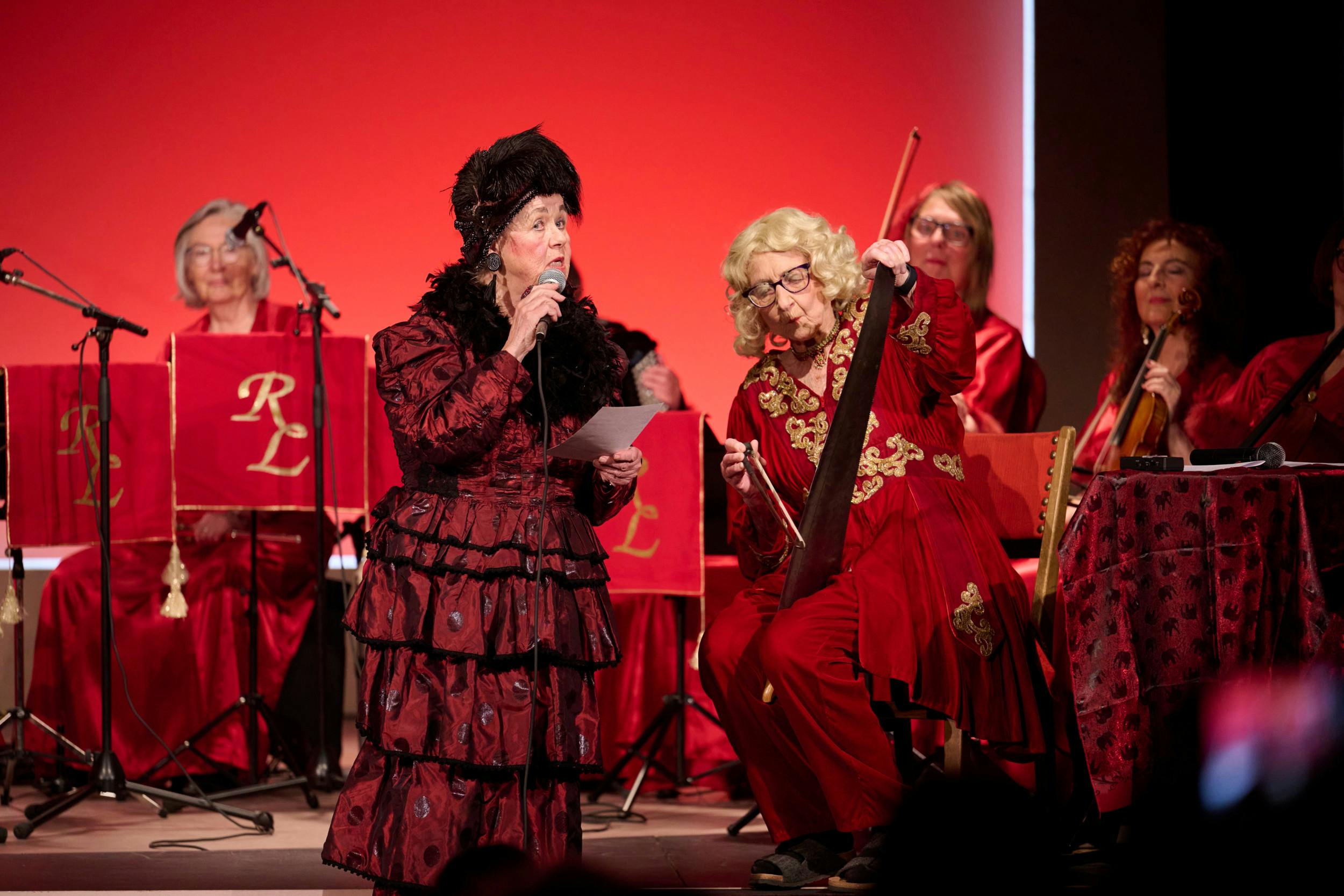 Veninden Daimi – som Jytte her optræder med til deres fælles 170-års fødselsdag sidste år – besøgte Abildstrøm en sidste gang på hospice samme dag, som hun døde.