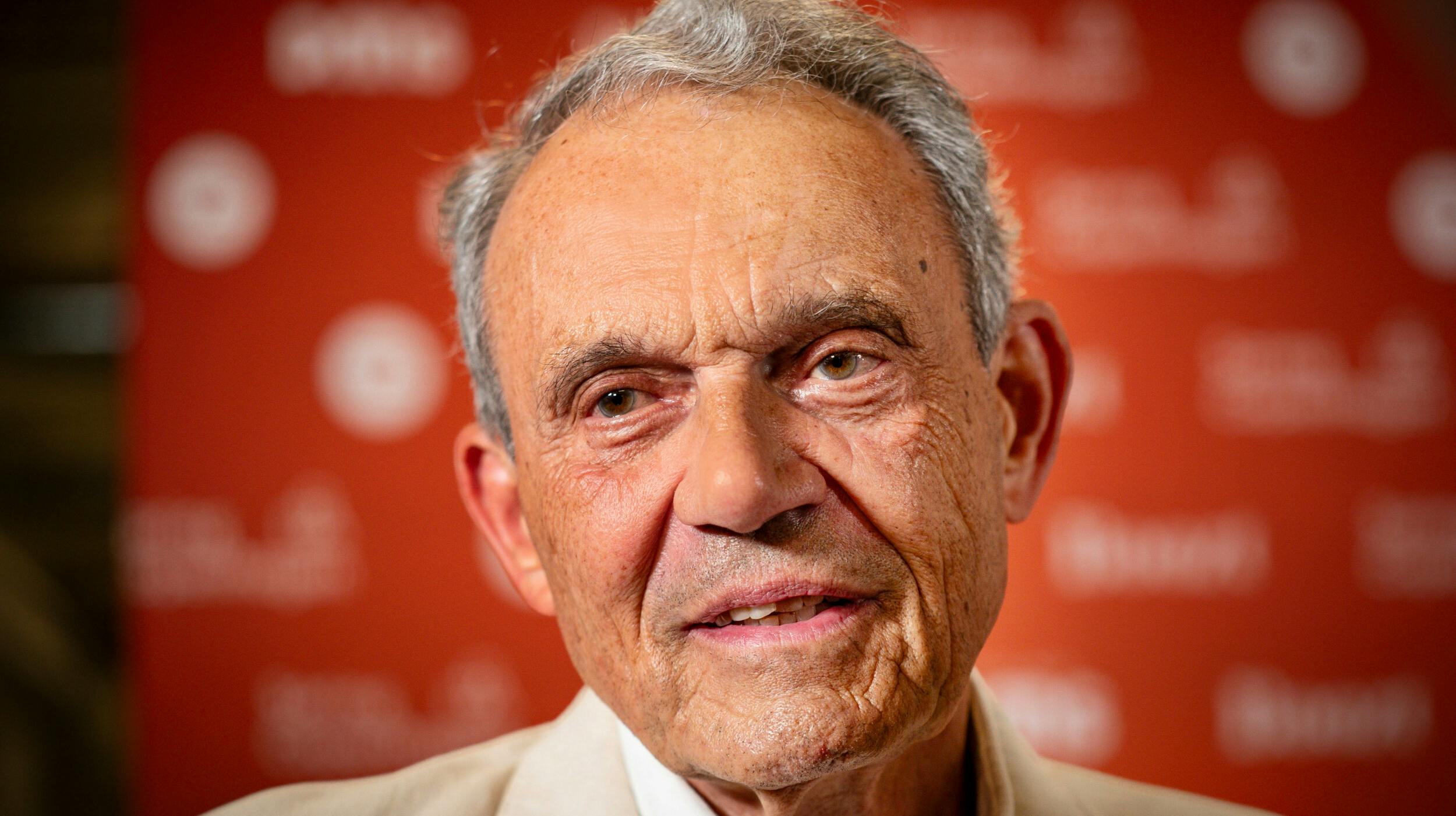 Karsten Ree, 79, vil kræve de penge ind, som han blandt andet brugte på 54-årige Jannis retssag.