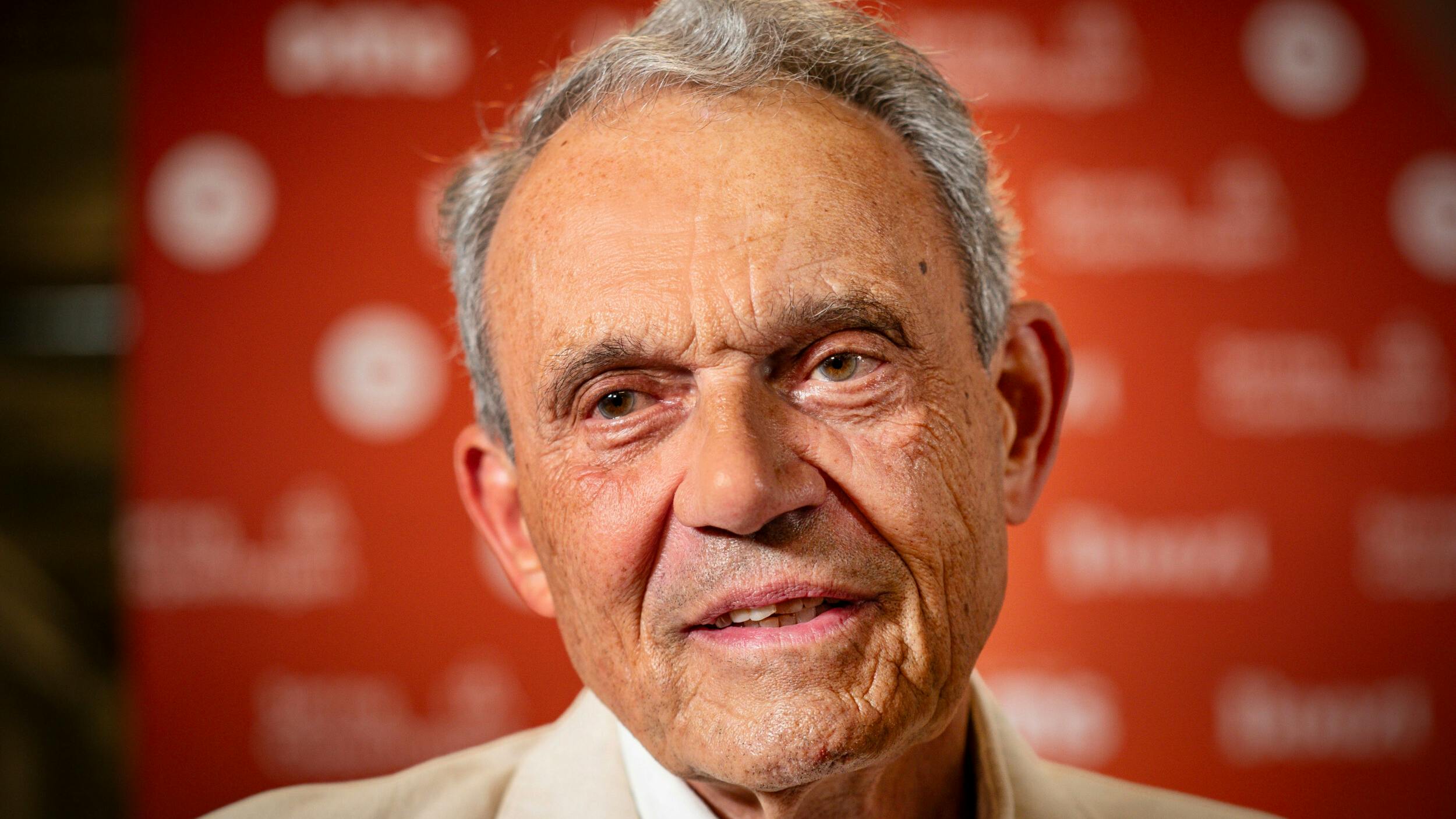 Karsten Ree, 79, vil kræve de penge ind, som han blandt andet brugte på 54-årige Jannis retssag.