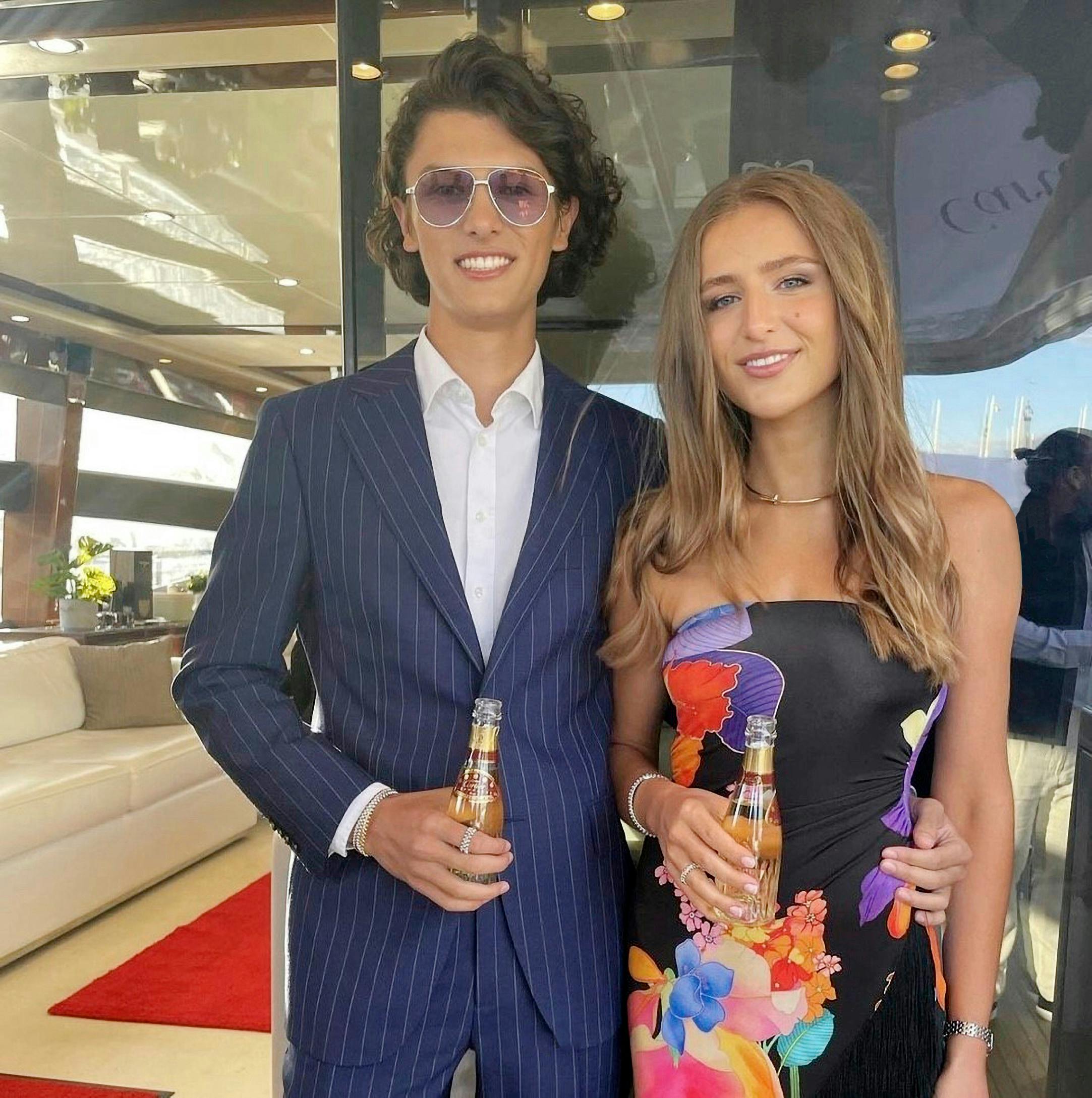 Syv års kærlighed er det indtil videre blevet til for Nikolai , 25, og Benedikte – og oplevelser har der været masser af.