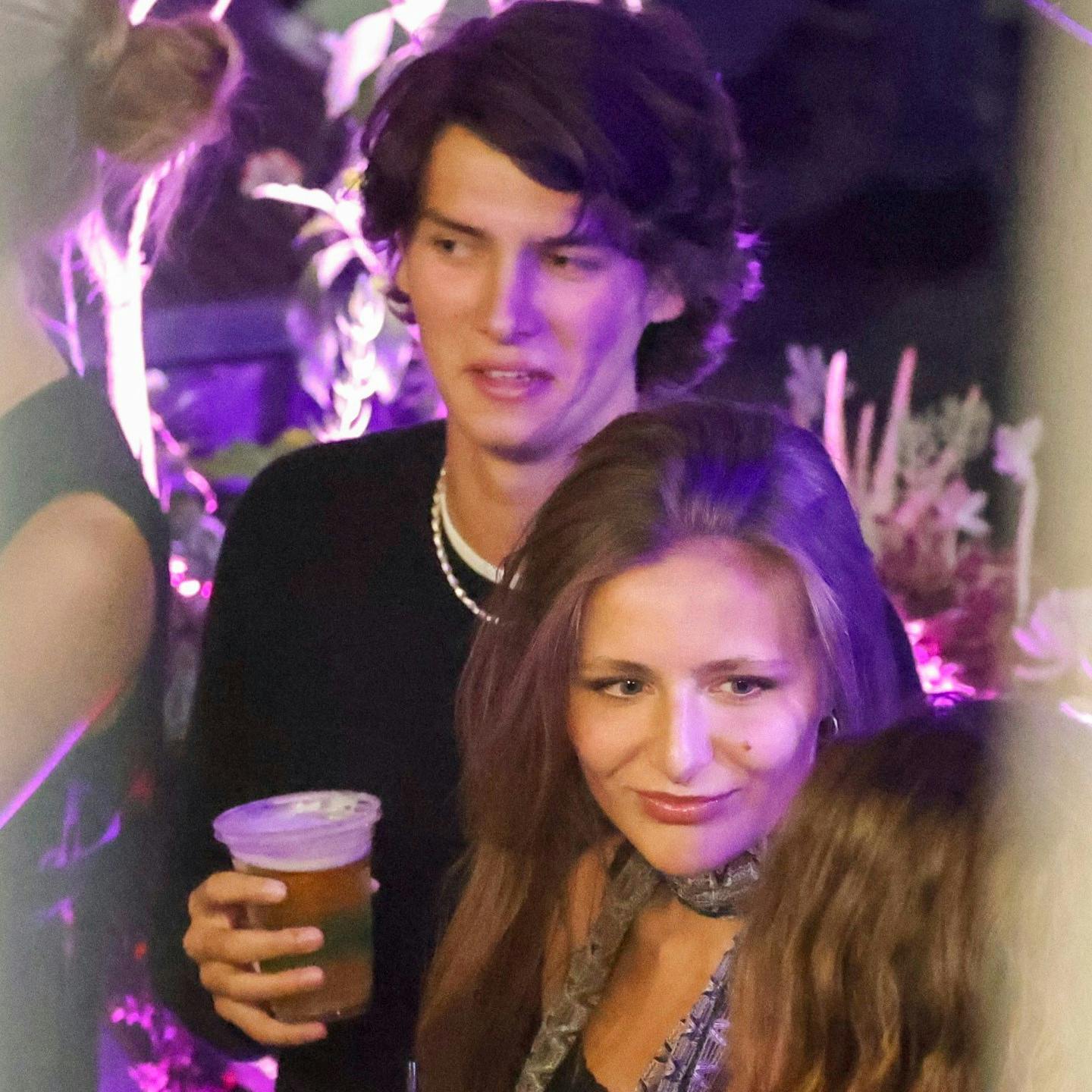 Nikolai og Bendikte faldt totalt for Australien, mens de et halvt års tid studerede der, og de festede godt i universitetets bar i Sydney.