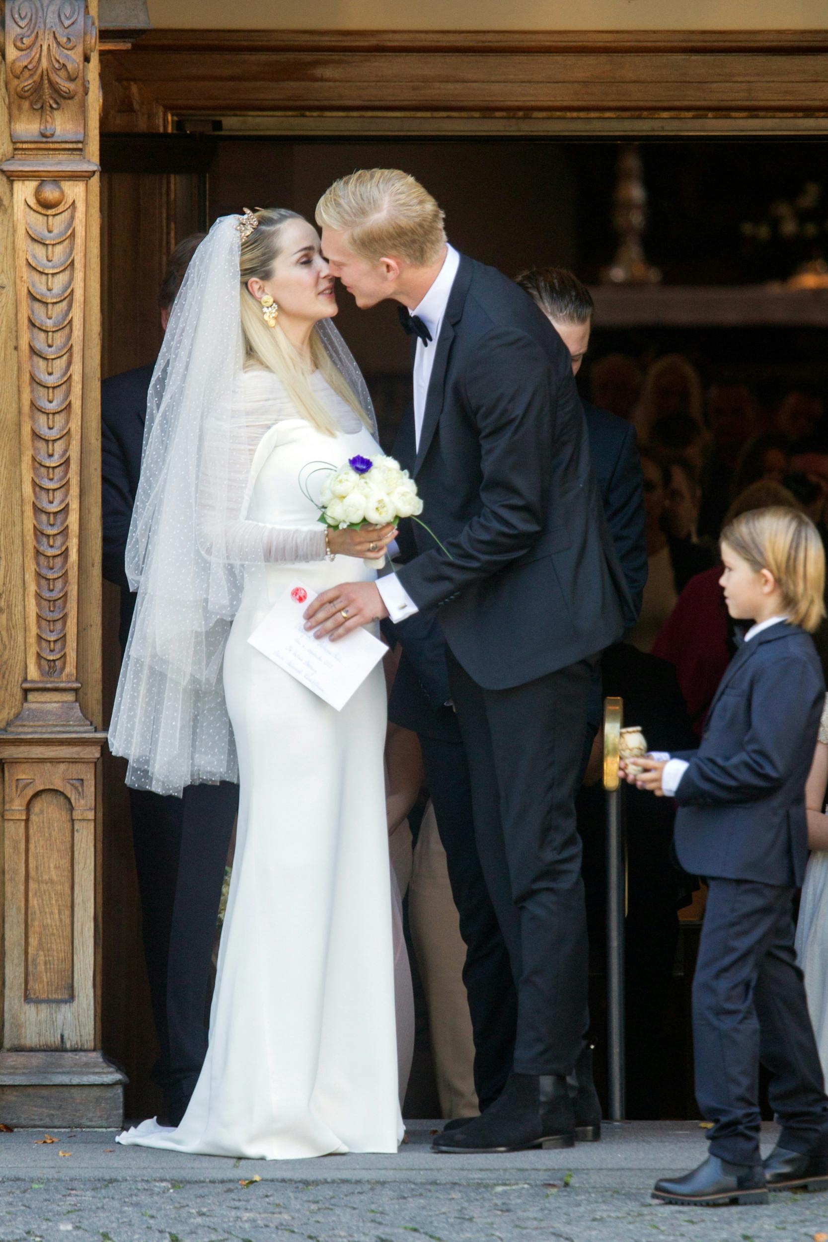I 2014 blev Ibi Støving til Ibi Makienok, da hun sagde ja til fodboldkæmpen  Simon Makienok , 34.