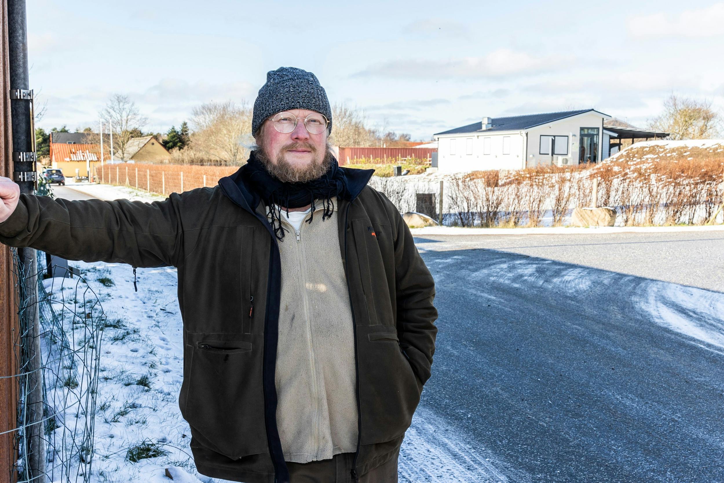 Den smalle vej har udløst et nabofjendskab, som en million danskere i de forgangne uger har fulgt med stor interesse. 