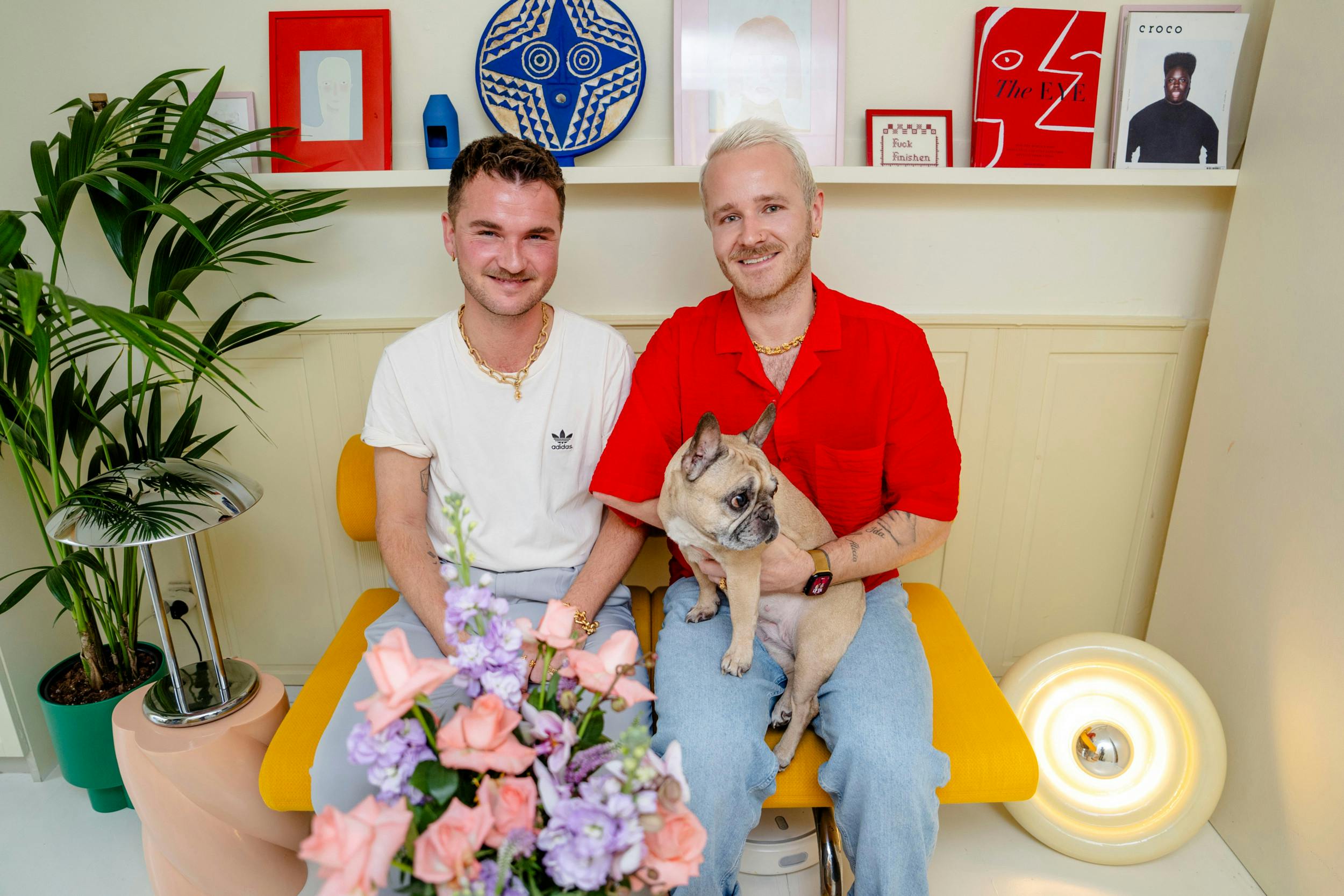 Den franske bulldog Carla på 11 skal naturligvis også med til Holstebro, hvis sejren kommer i hus.