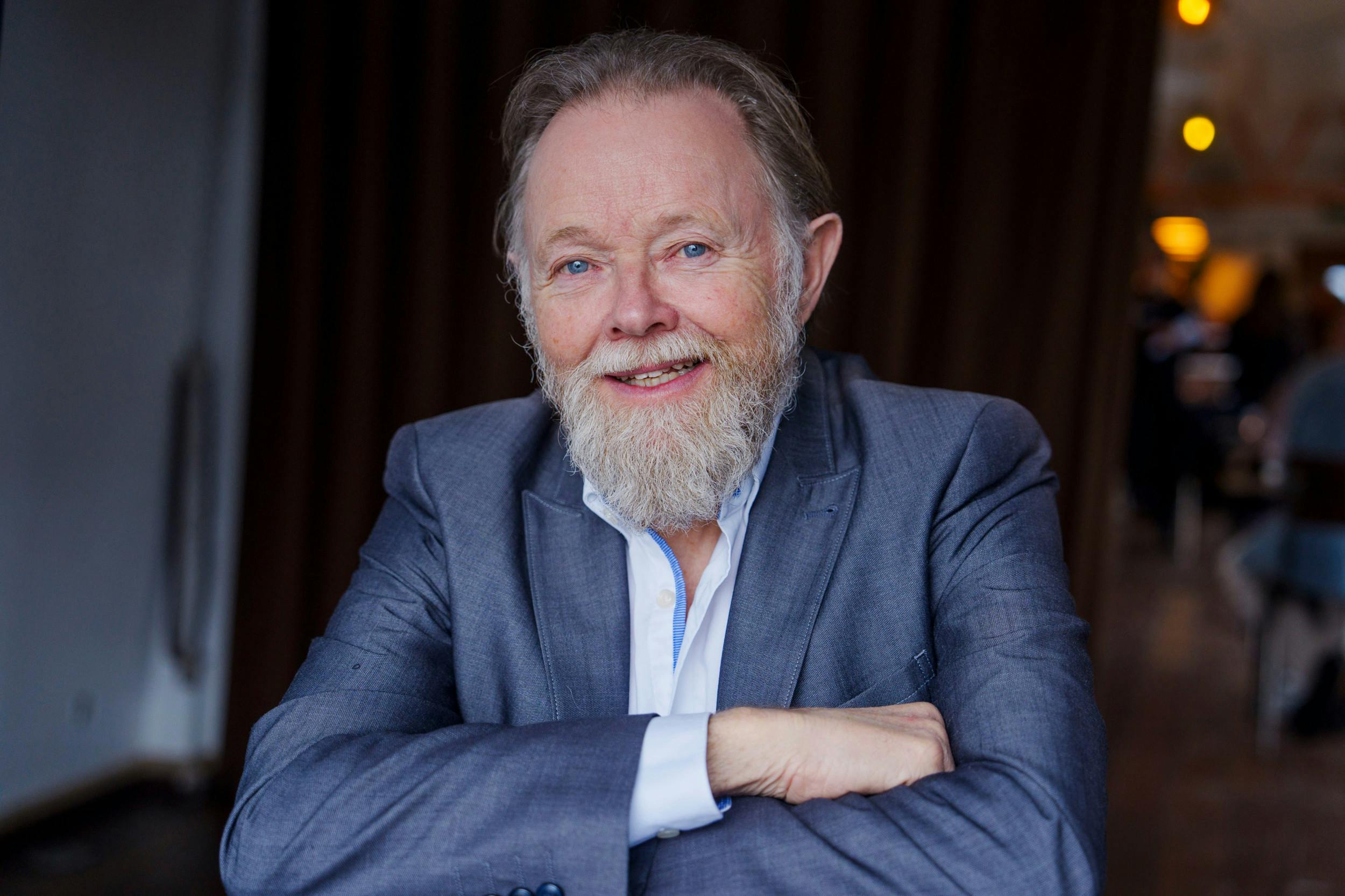 Skuespilleren er med egne ord i god form. Han er vild med at surfe – noget, han har gjort hele sit liv.