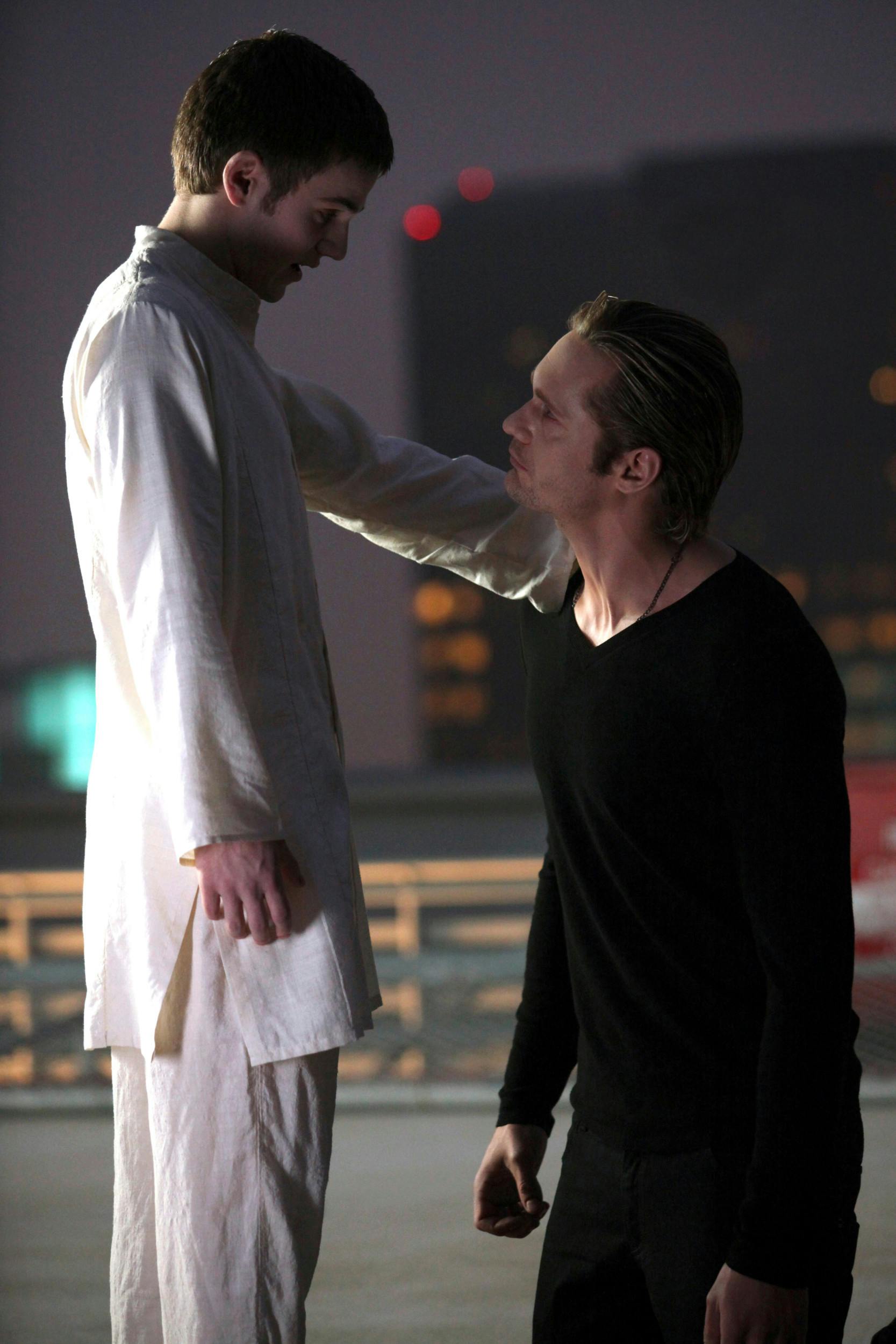 Da Allan var 19, fik han rollen som vampyren Godric i HBO-serien ”True Blood” – her over for en anden skandinavisk skuespiller, svenske Alexander Skarsgård, 48, som spillede en af de bærende roller som Eric Northman i serien.