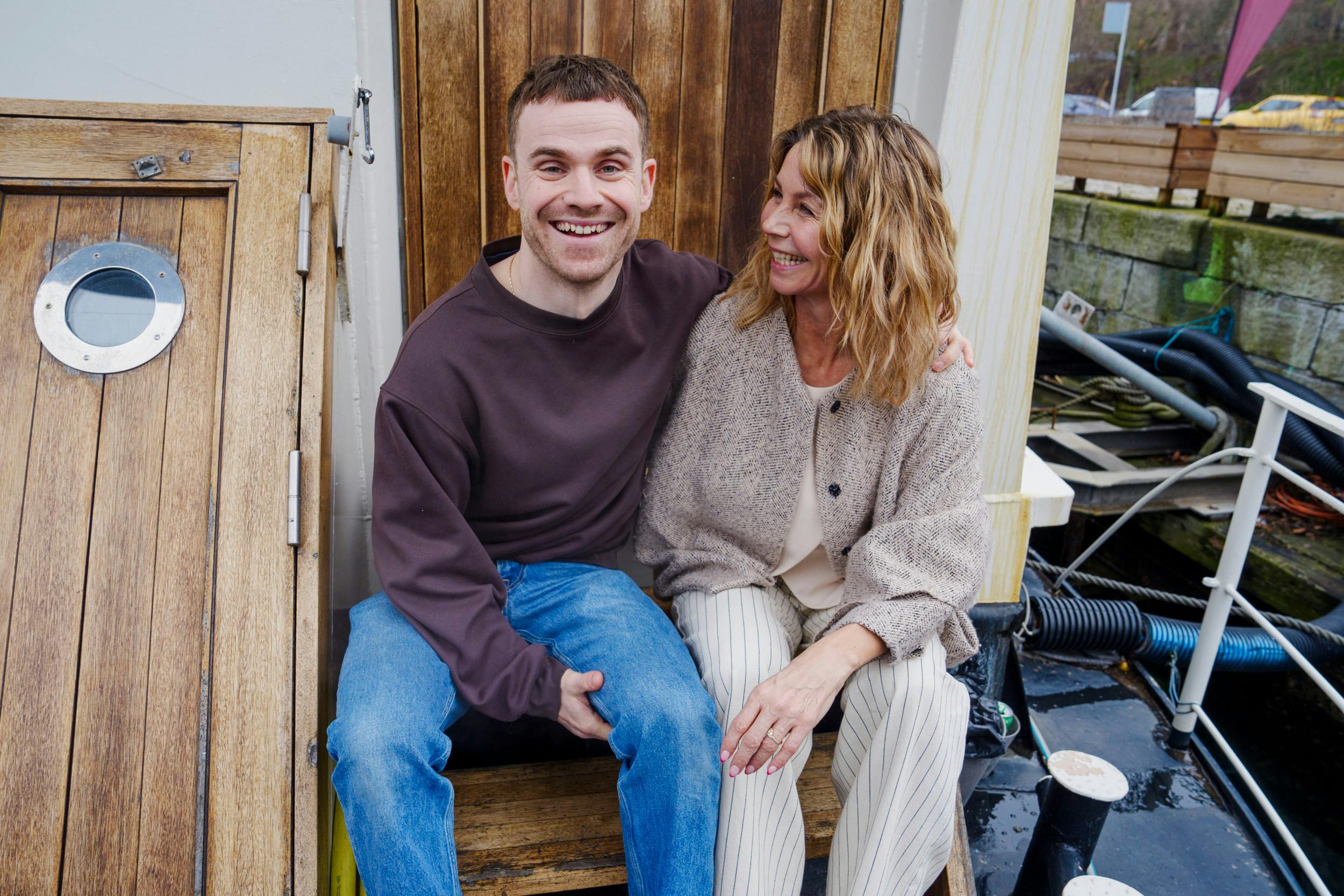 I "Hvide Sande" har Allan Hyde en af hovedrollerne over for Anne Louise Hassing, 57.