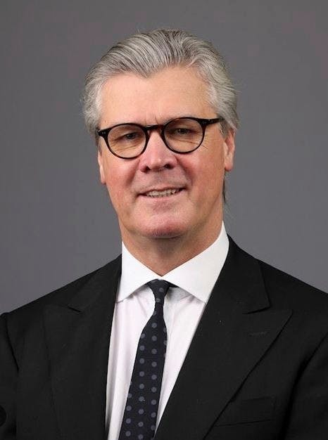 Alex sætter nu sin lid til, at den skotske lord og baron Malcolm Offord of Garvel , 60, ikke koster hende penge.