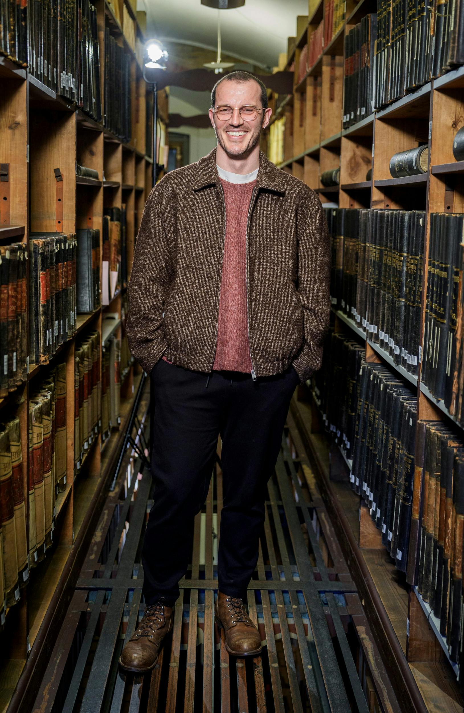 41-årige Simon Sears spiller Martin i ”Generationer”, men som dreng drømte han om at danse ballet.