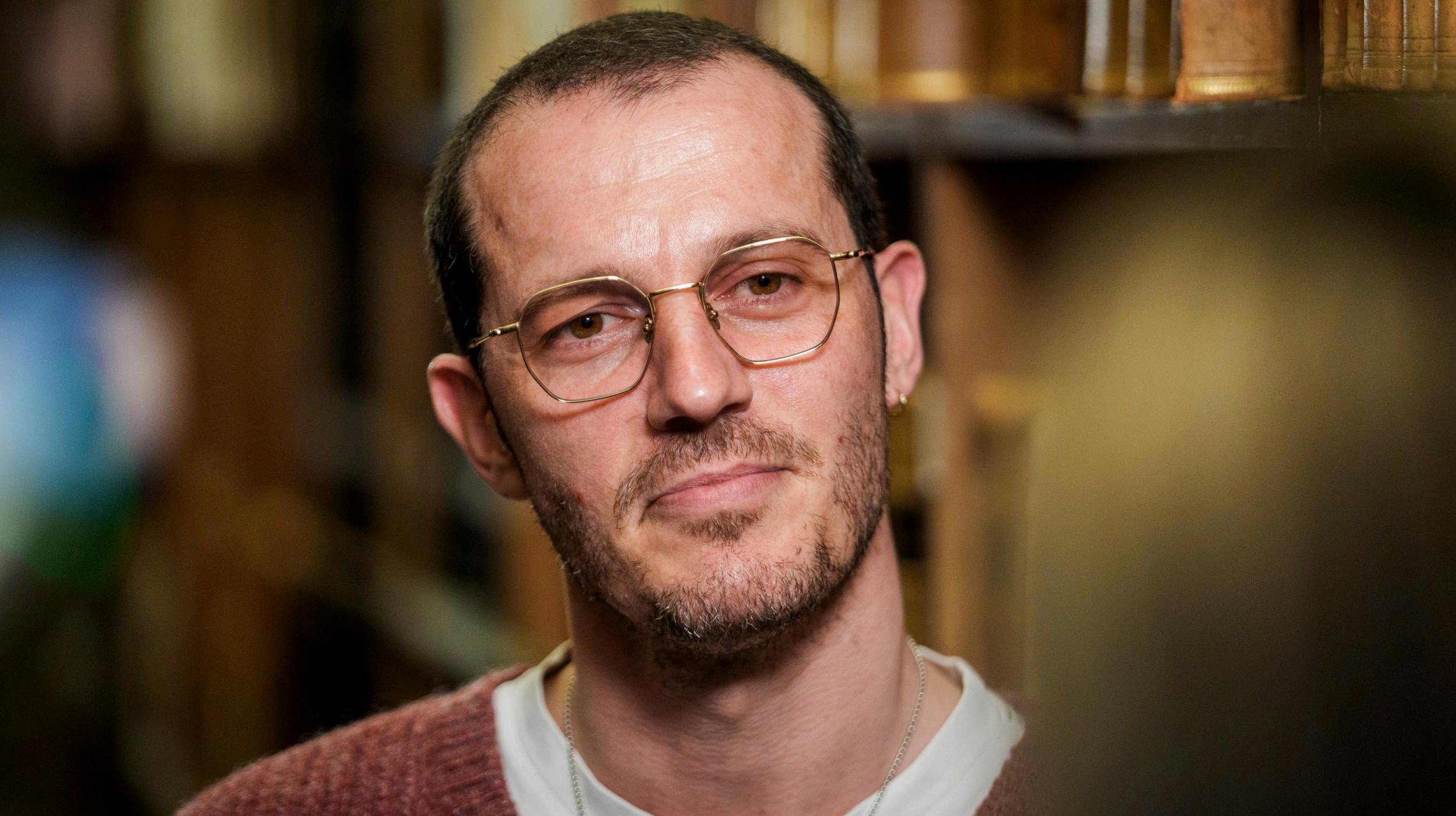 41-årige Simon Sears spiller Martin i ”Generationer”, men som dreng drømte han om at danse ballet.