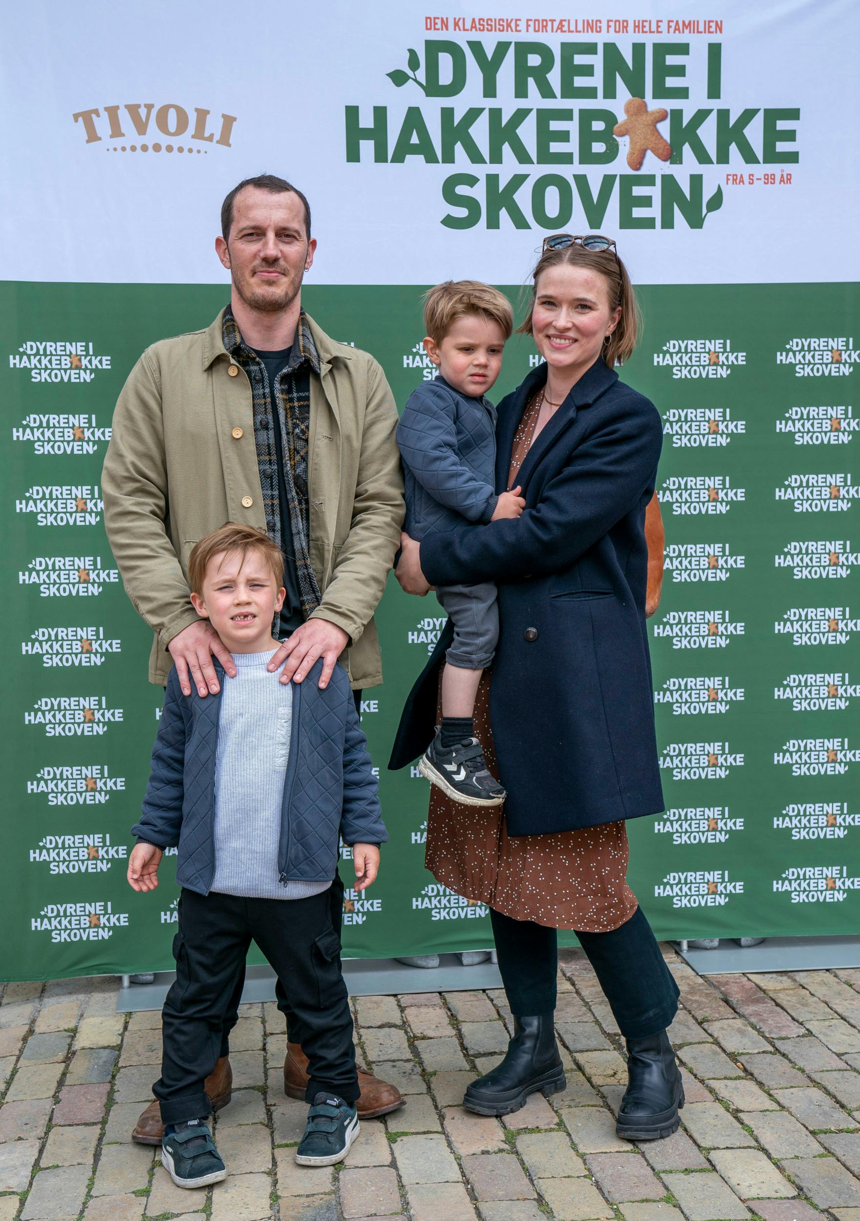 Simon har sønnerne Skuli og Marlon med sin bedre halvdel, Ingibjörg , og i december blev de også forældre til datteren Móey Lucia .