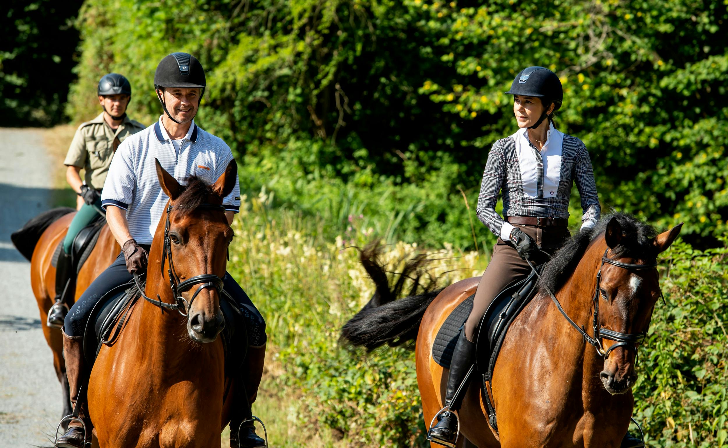 For få år siden fik Fredensborg en ny tilføjelse: Egen ridebane til den hesteglade familie.
