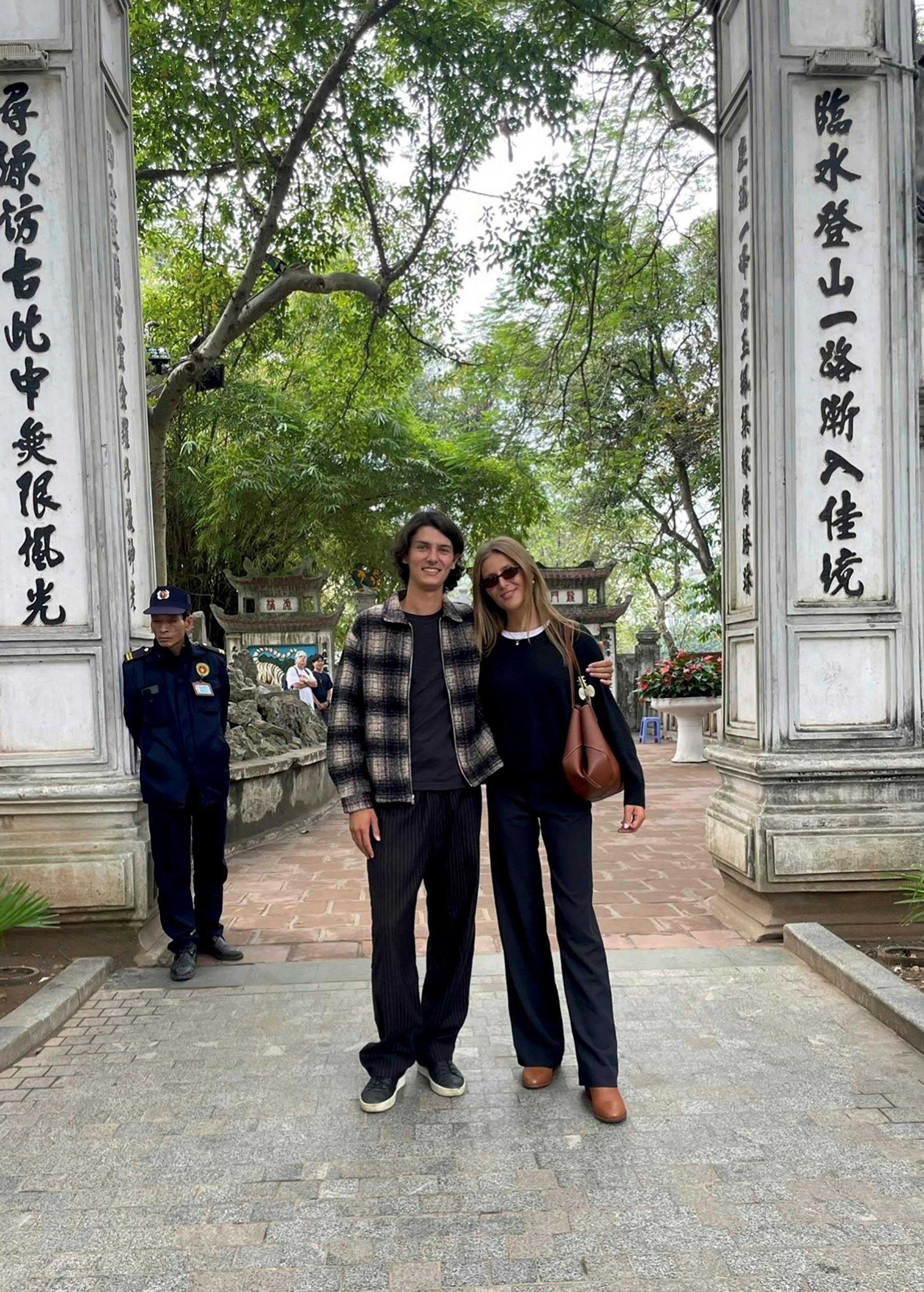 Sammen har parret allerede i en ung alder oplevet en stor del af verden.