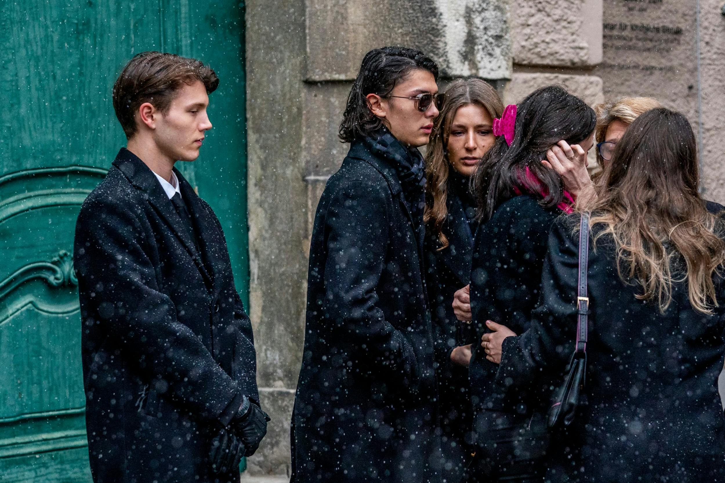 Da Nikolais mormor, Christa Manley, blev begravet, var Benedikte med som understregning af, hvor integreret hun er i Nikolais familie.