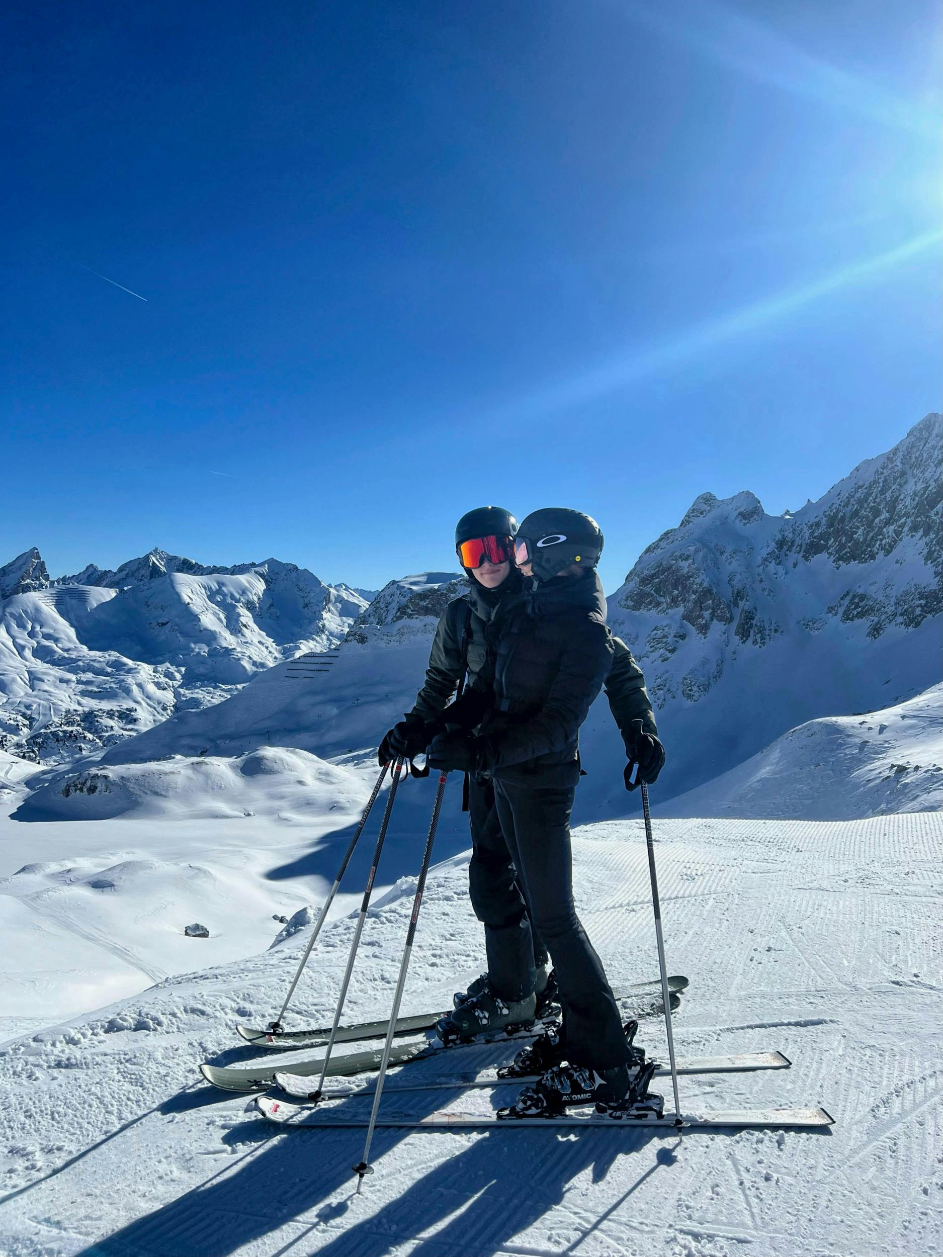Det unge par elsker også at stå på ski – nøjagtigt som Nikolais onkel, kong Frederik. 