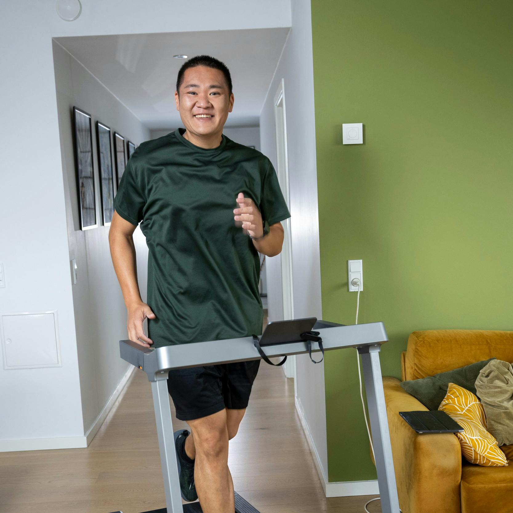 Løbetræningen bliver holdt ved lige hjemme i lejligheden i Randers.