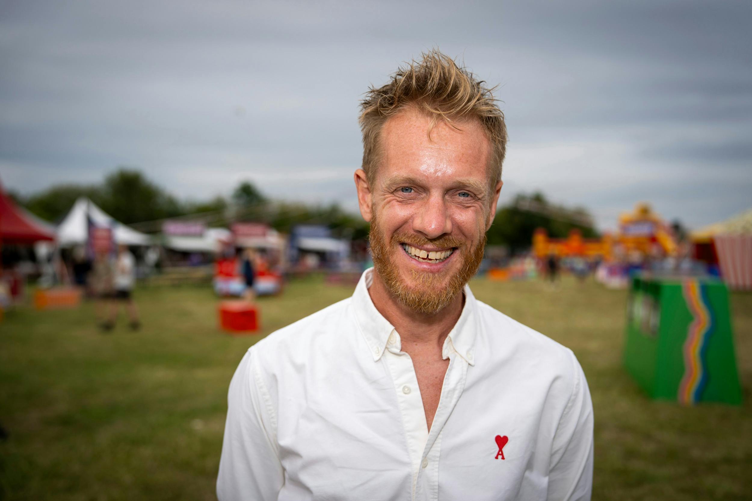 – De store traumer er ikke hos mig – de ligger hos min mor, min kone, mine nærmeste, fortæller Tobias Hansen.