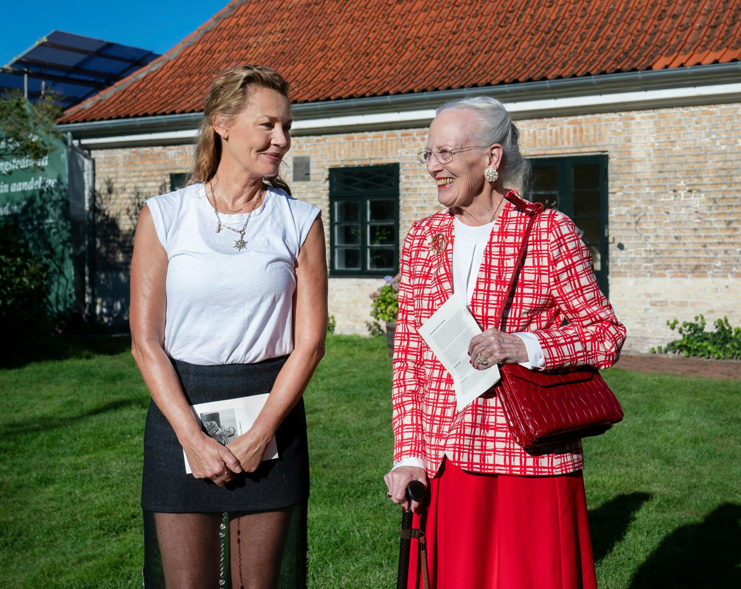 Dronningen af Hollywood og dronningen af Danmark mødtes ved den årlige uddeling af Rungstedlundprisen. Der var hygge med  Margrethe  i 2023.