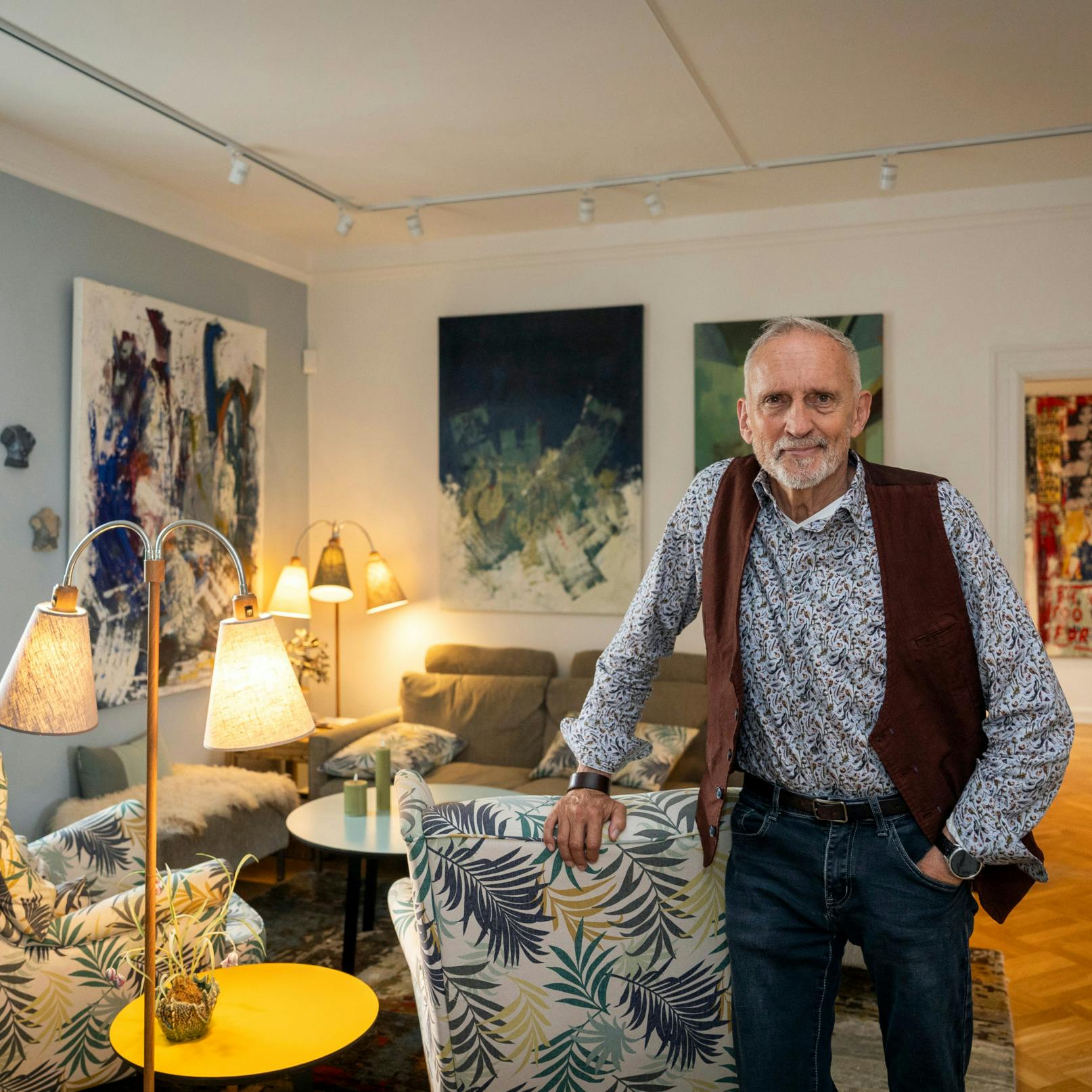 Succesforfatteren skal snart have mere cement i rygsøjlen for at holde ham oppe.