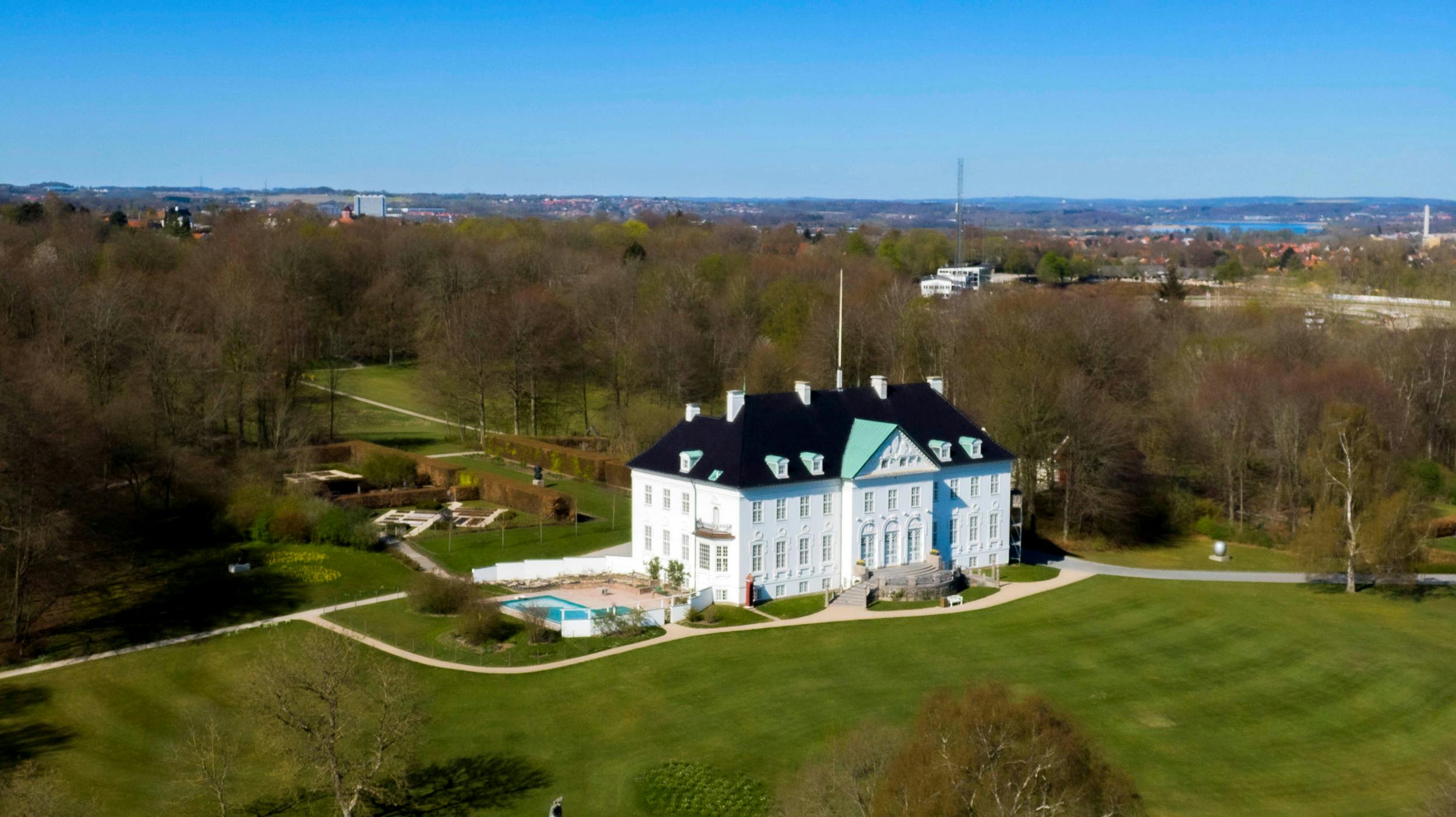 Marselisborg Slot i Aarhus var en folkegave, og derfor vil kong Frederik arve det.
