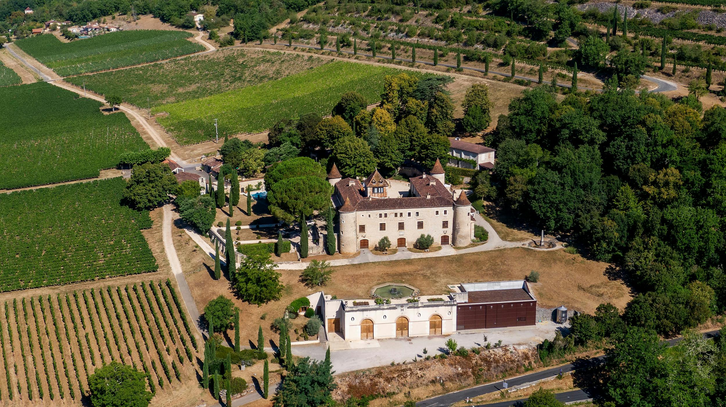 Vinslottet ligger i de smukkeste omgivelser i Cahors og de kongelige er vilde med deres franske perle. 