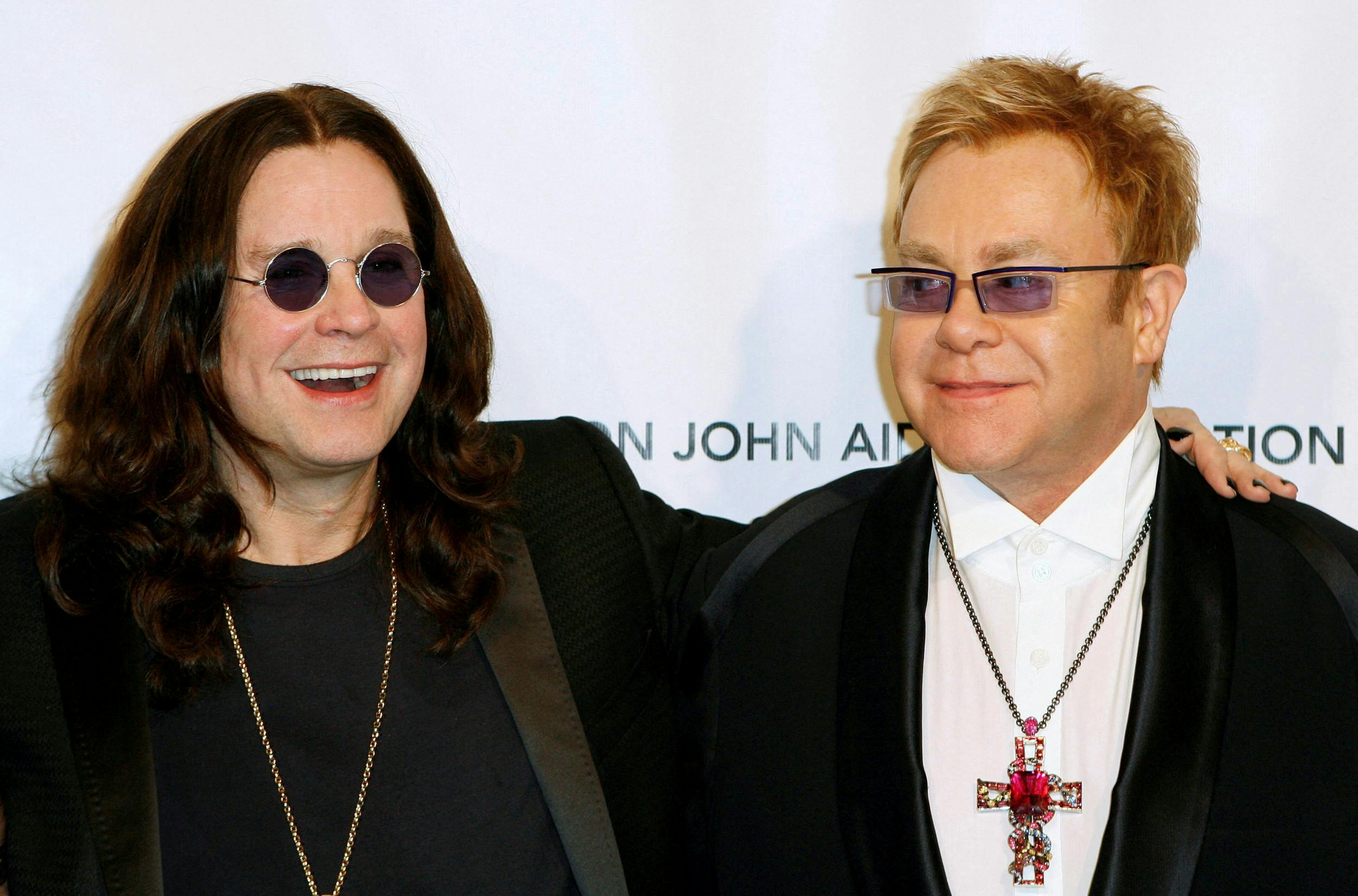 77-årige Elton John var gode venner med Ozzy, og han deltog også i begravelsen.