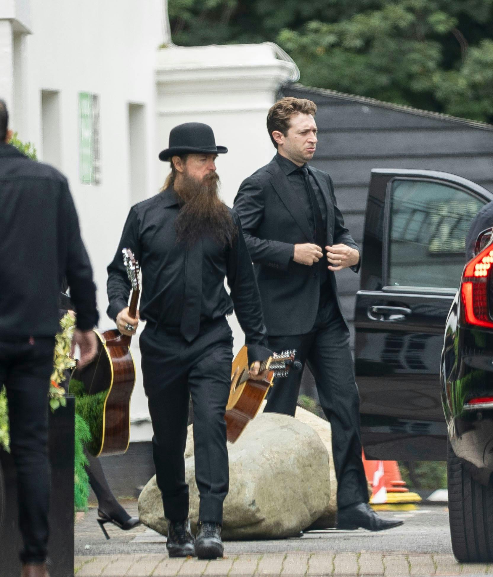 Ozzys guitarist Zakk Wylde, 58, deltog også – og noget tyder på, at han også skulle spille til ceremonien.