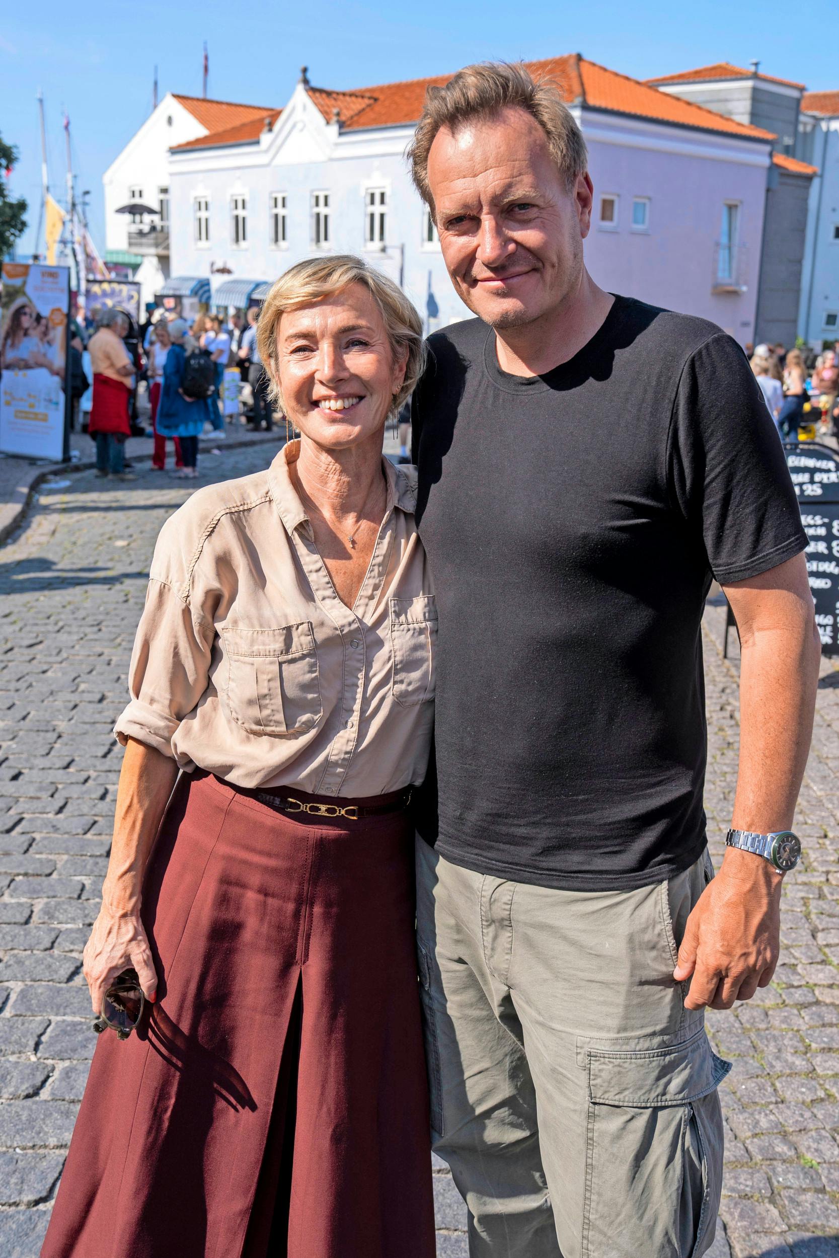 Det er ikke kun ægtemanden Rasmus Tantholdt , 51, og hans rejser i farlige egne, der holder Crone vågen om natten.