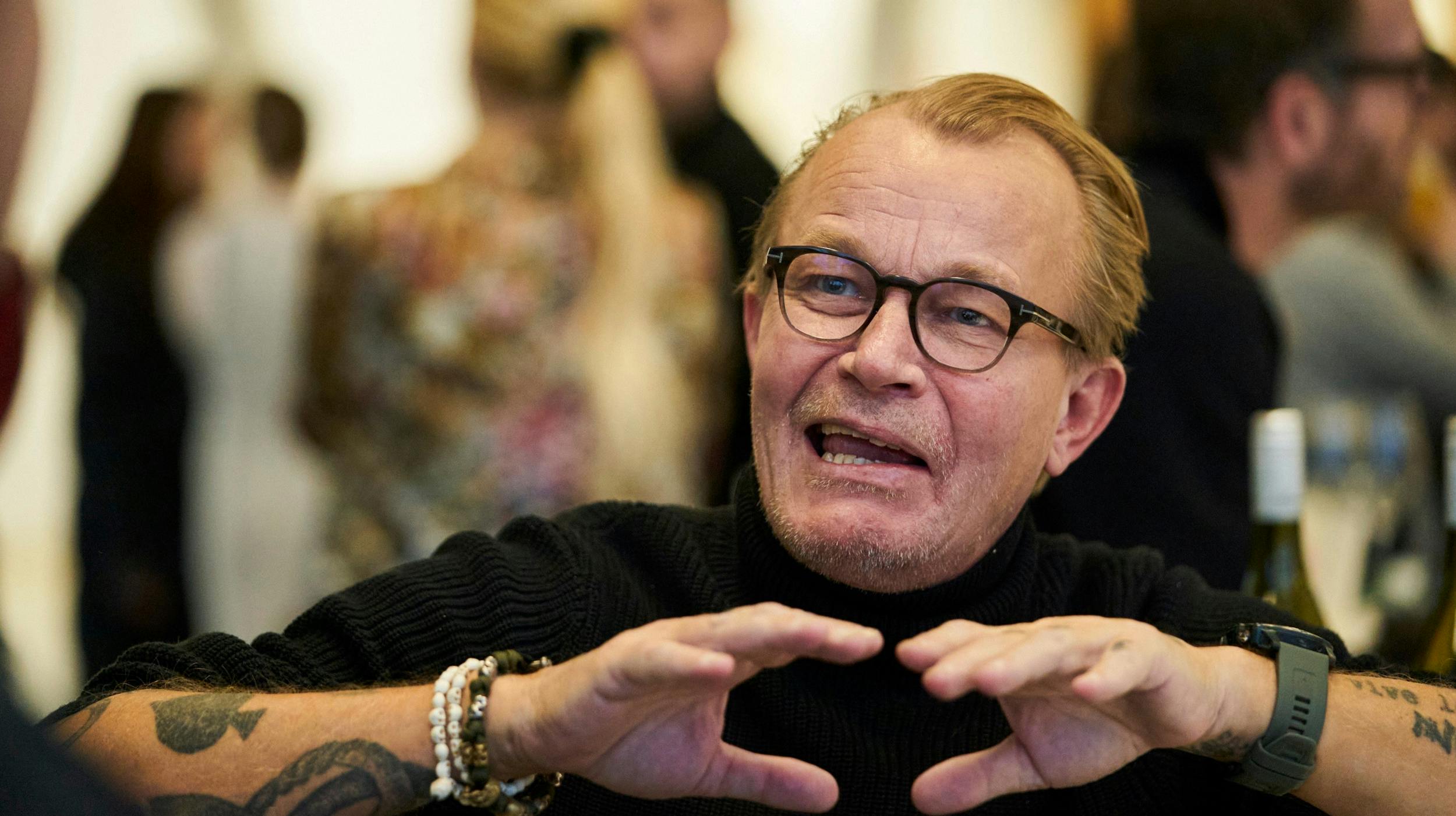 Jan Grarup er igen havnet midt i en storm, der kaster voldsomme skygger over den prisvindende krigsfotografs troværdighed.