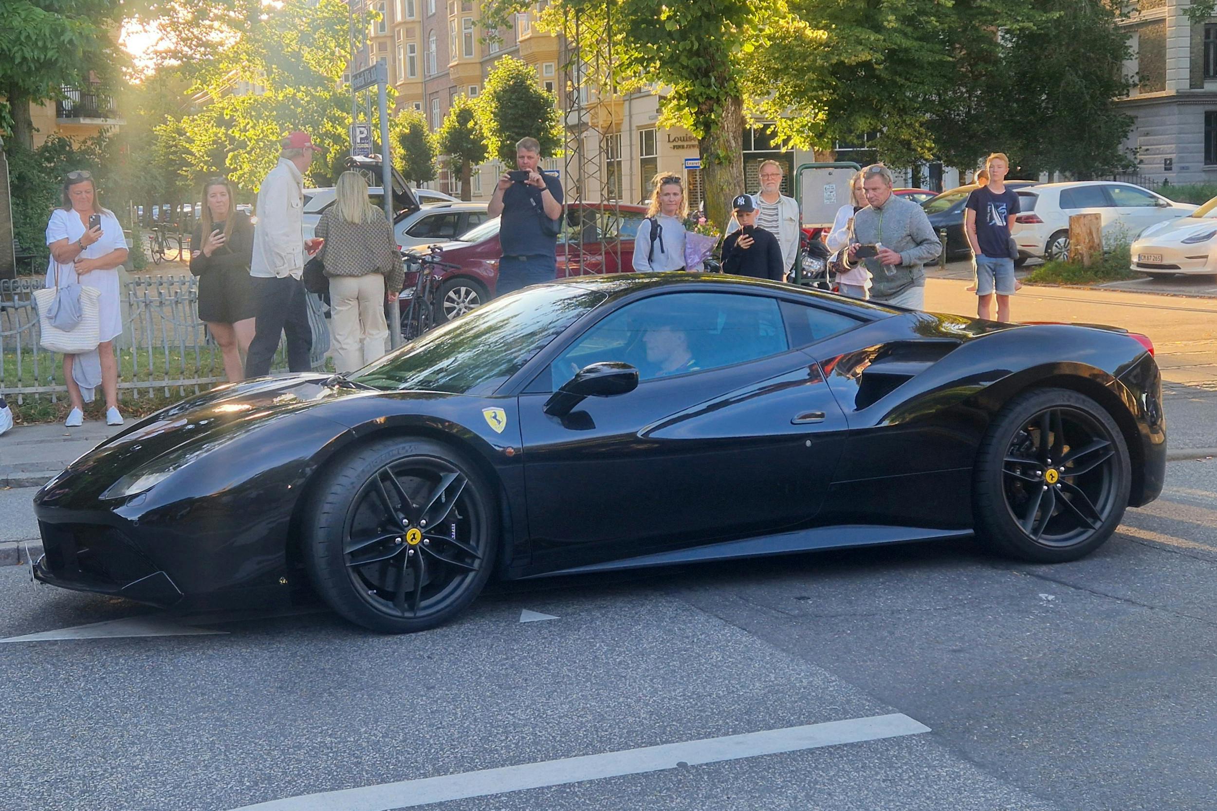 På danske plader koster Mads P.’s Ferrari over fire mio. kr.