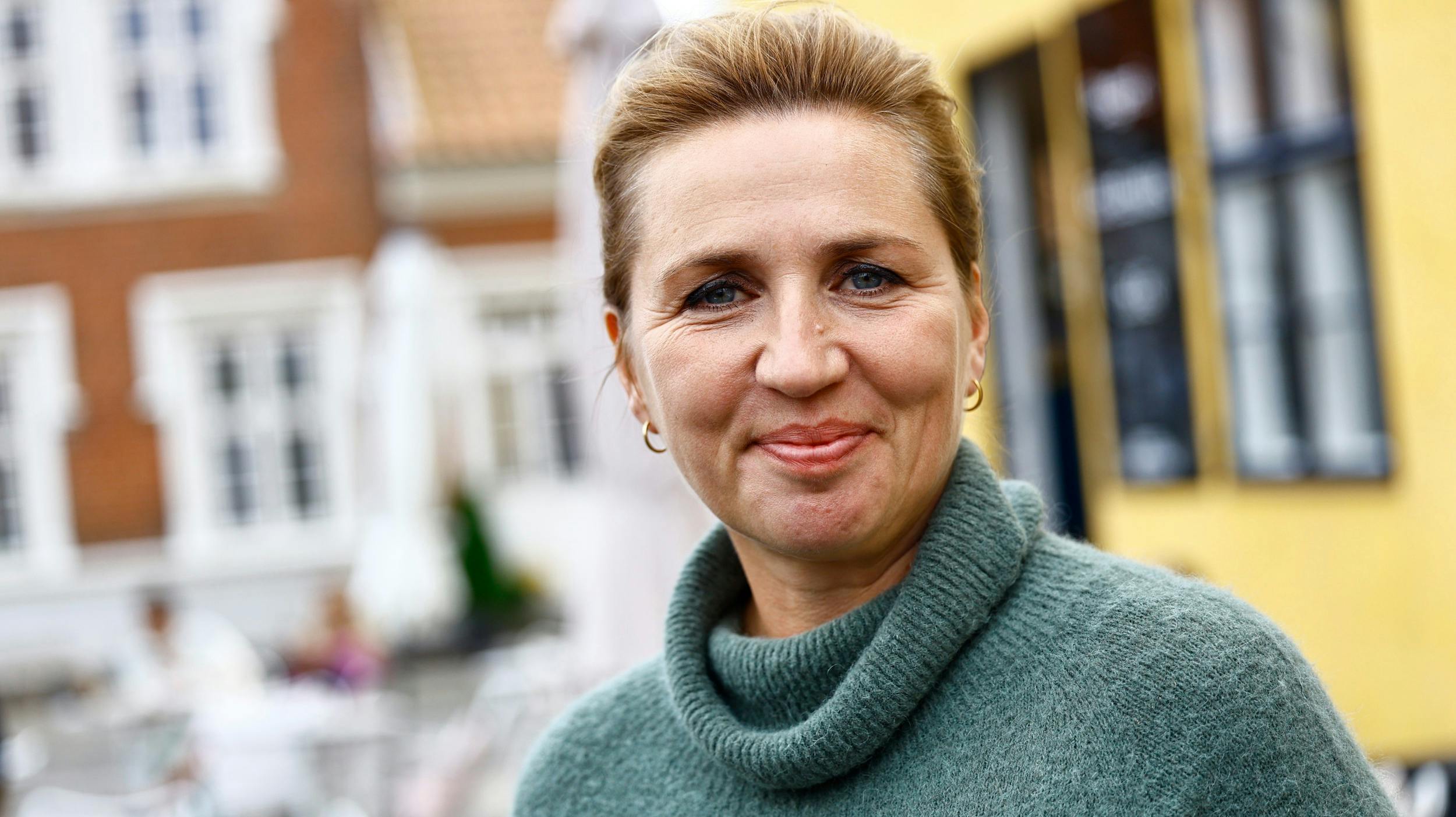 - Jeg har altid lavet mad, men det med at sylte er kommet denne sommer, fortæller statsminister Mette Frederiksen, 47, til SE og HØR, da vi møder hende i Sakskøbing på Lolland.