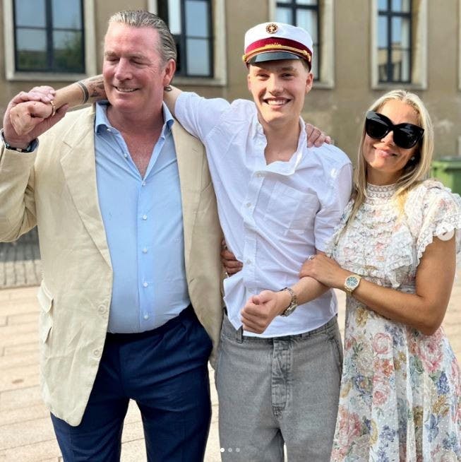 Fødselaren har sønnen Alexander, 22, sammen med eksmanden Rory Fleming .