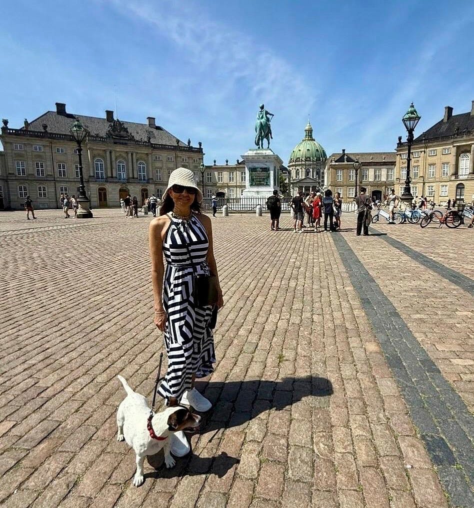 Også Amalienborg har haft besøg af Aelx og vovsen denne sommer – kan man nu se på hendes nye Intsa-profil.