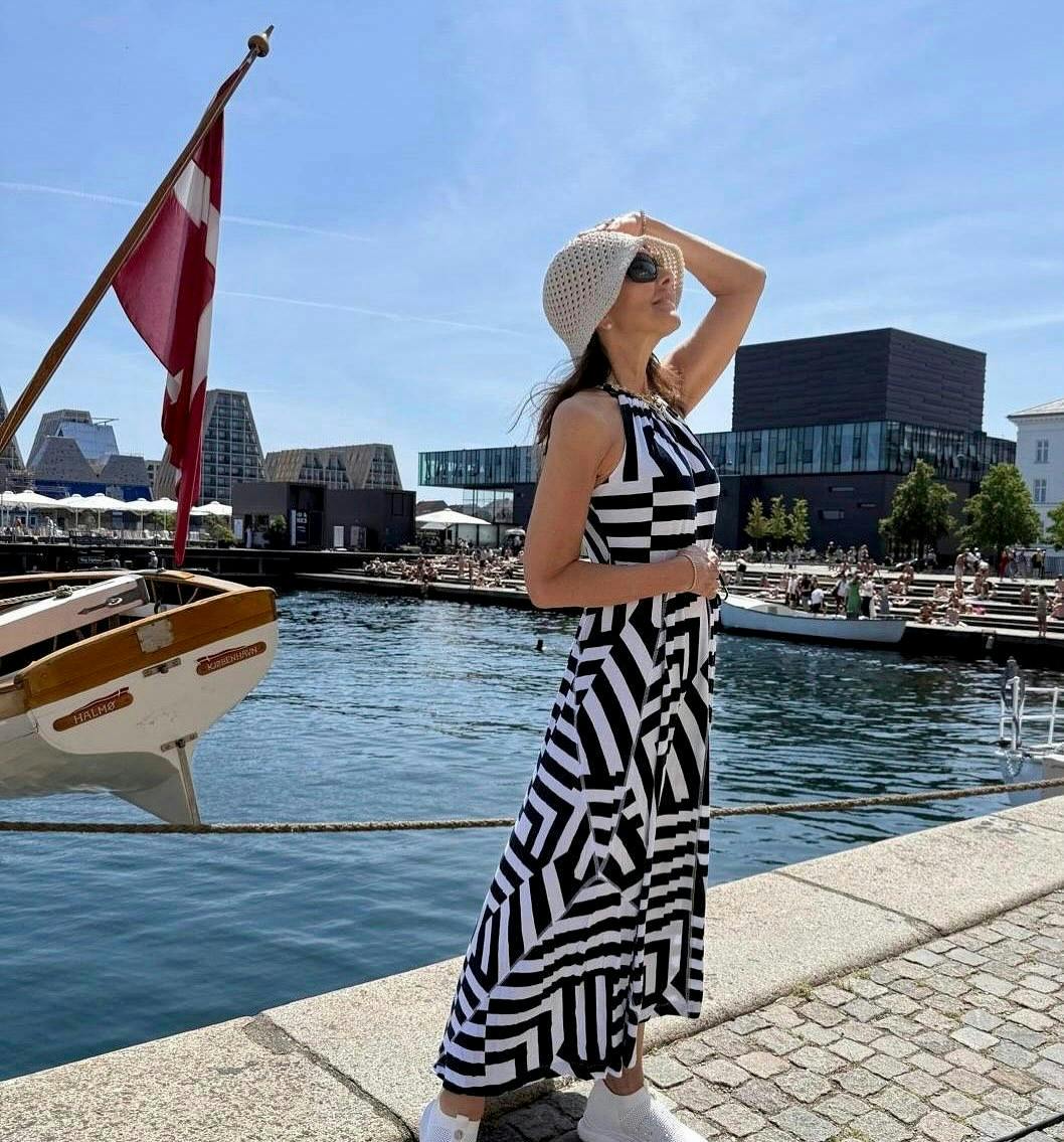 På mange måder ligner Alex’ første række Instagram-opslag enhver andens.