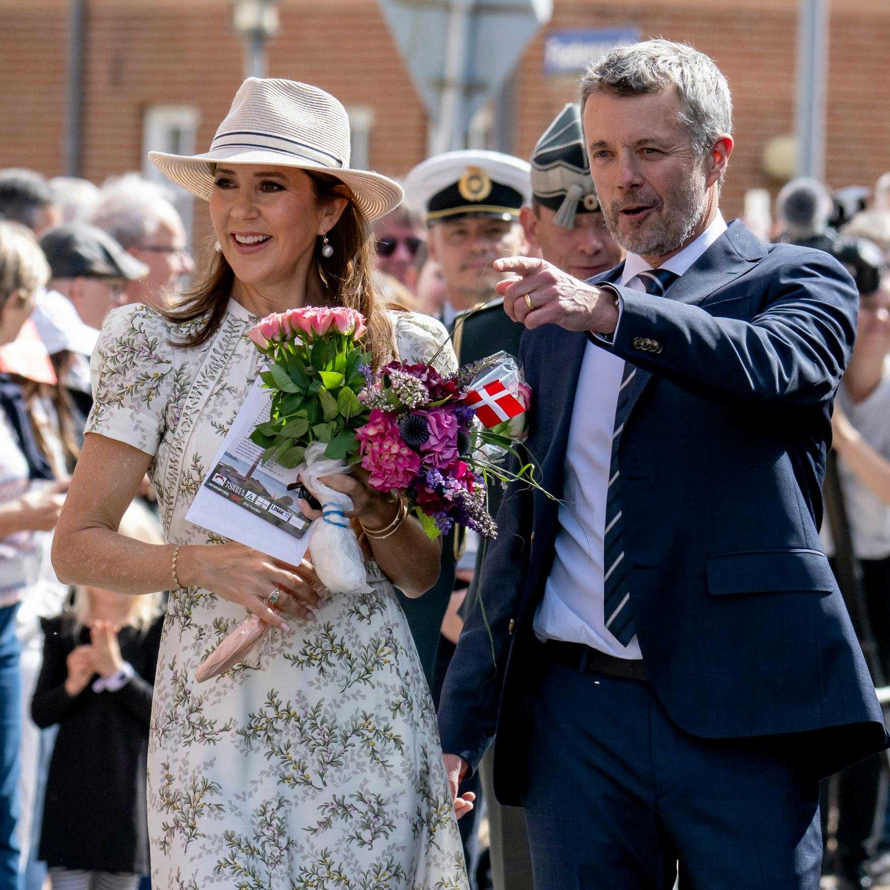 Mary, 53, og Frederik, 57, kan trygt gå 2026 i møde. Der er sørget for dem, hvis forslaget til finansloven stemmes igennem.