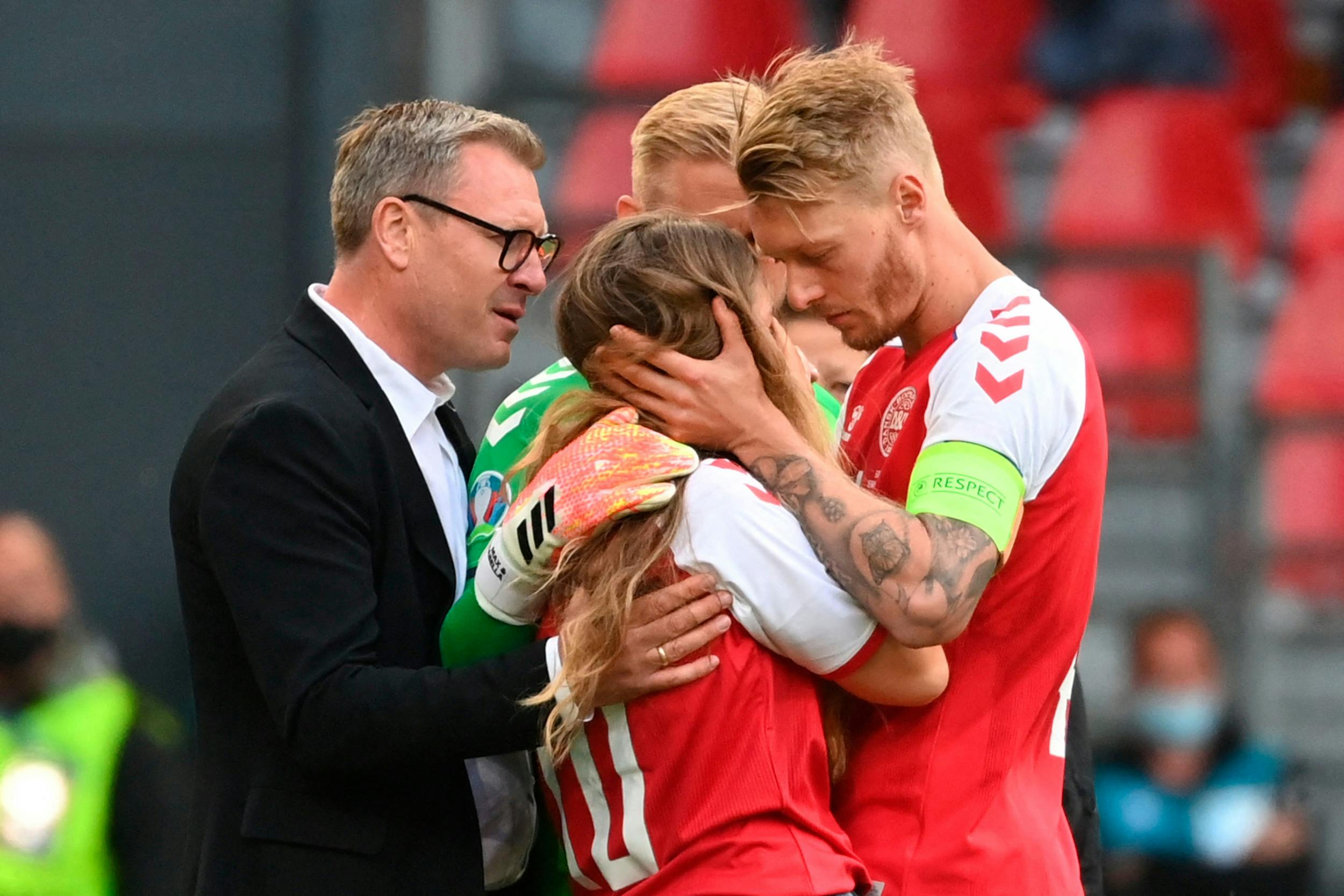 Eriksen-familiens ven og skytsengel  Simon Kjær , 36, fik muligvis et opkald, før Christian valgte at sige ja til Wolfsburg.  