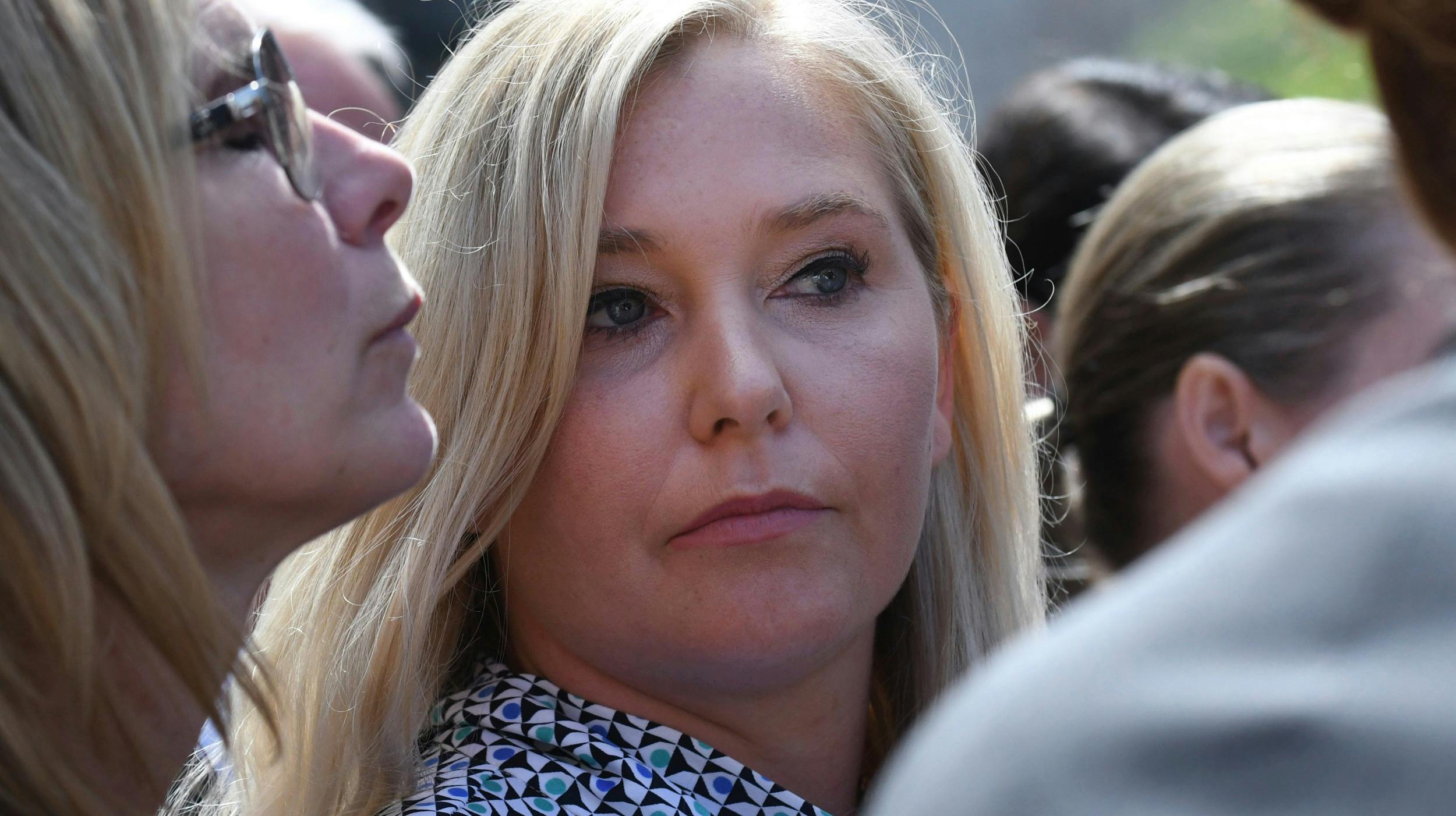 Virginia Roberts Giuffre  tog sit eget liv for et halvt år siden – men med sin nye bog ”Nobody’s Girl” har hun fået hævn. Hun blev 41 år.