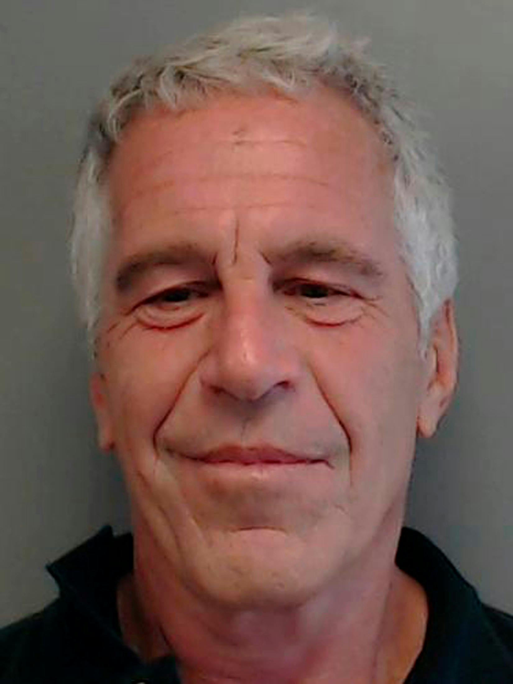 Jeffrey Epstein  valgte at hænge sig selv, da han kunne se, at en langvarig fængselsstraf var uundgåelig. Han blev 66 år.