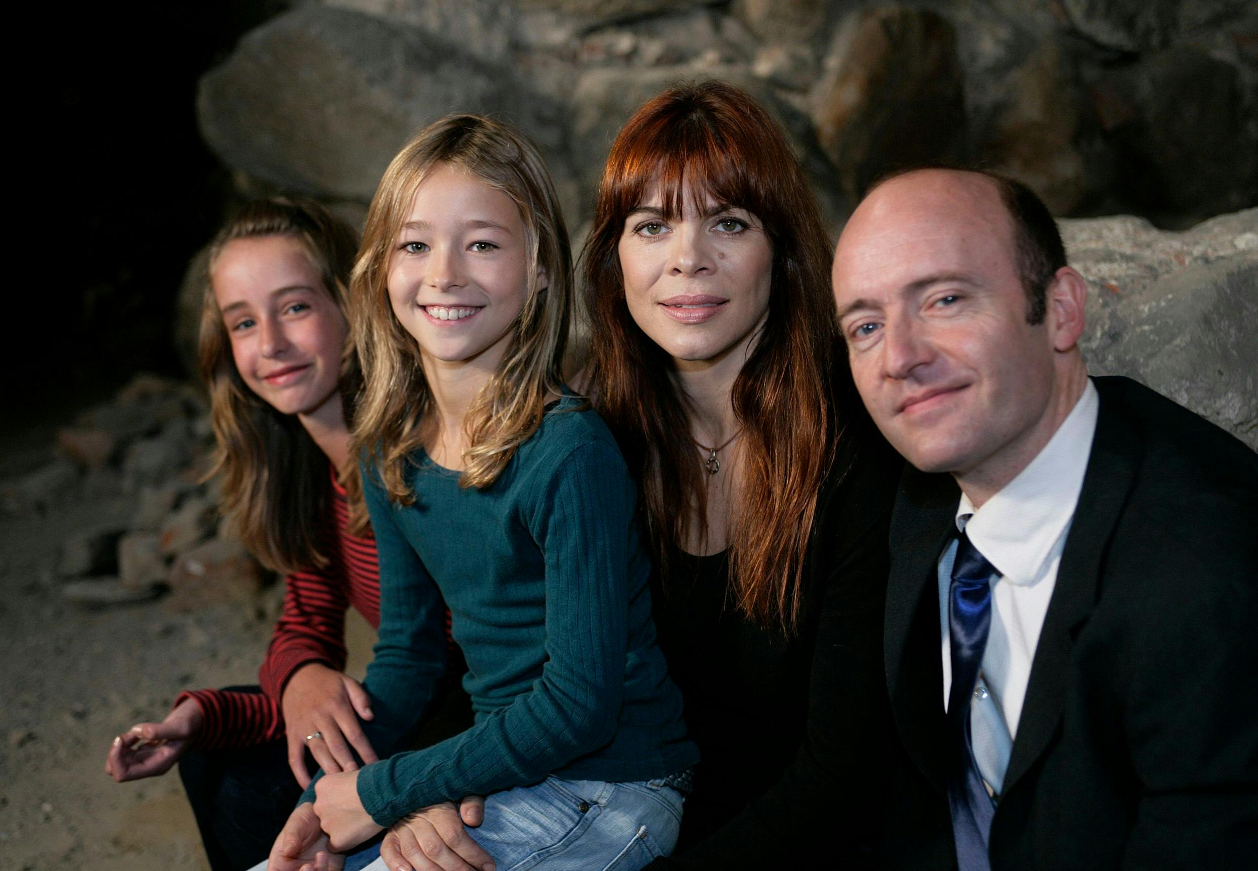 Der kan jubles i Frederiksen -hjemmet, for DR har lagt yndlingsjulekalenderen ”Absalons Hemmelighed ” klar til streaming på nettet i år.