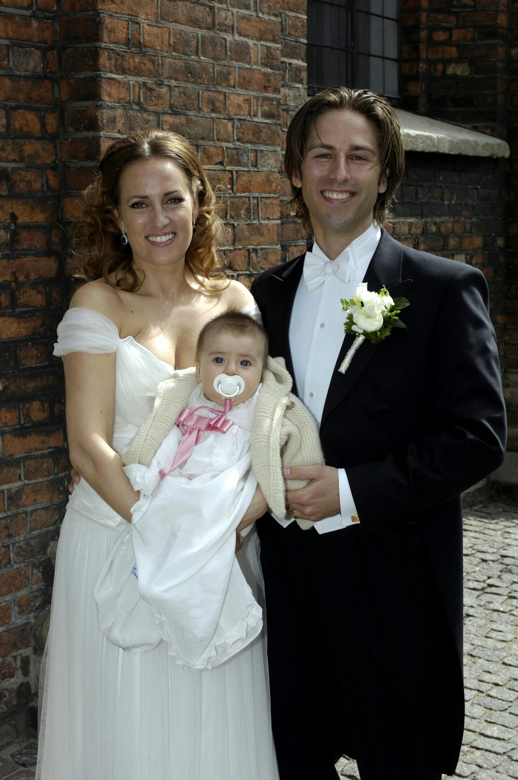 Både bryllup og barnedåb for lille Sophy blev klaret en majdag i 2005.