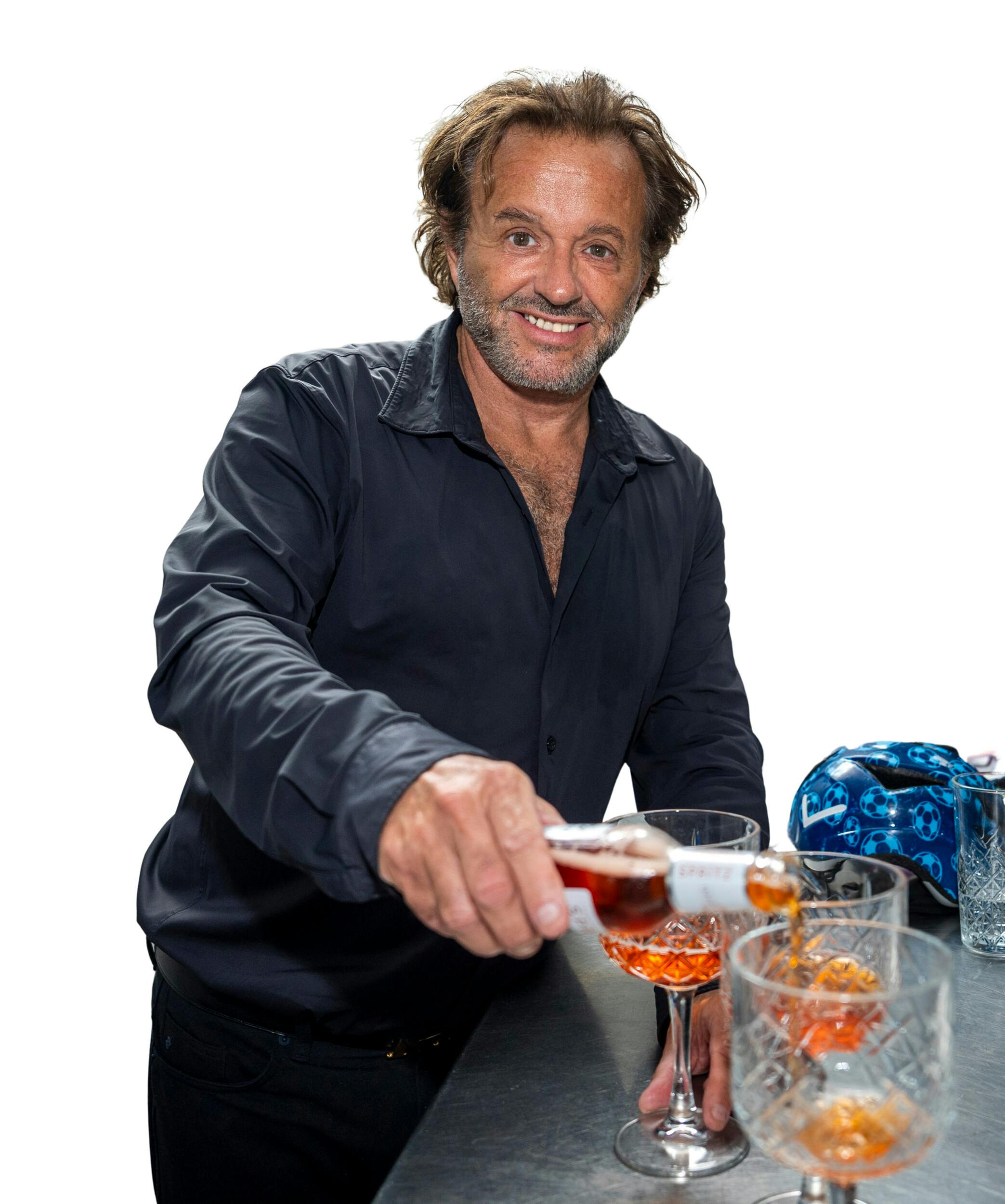 62-årige Dennis Knudsen drømmer om at udvide familien. Og formuen.