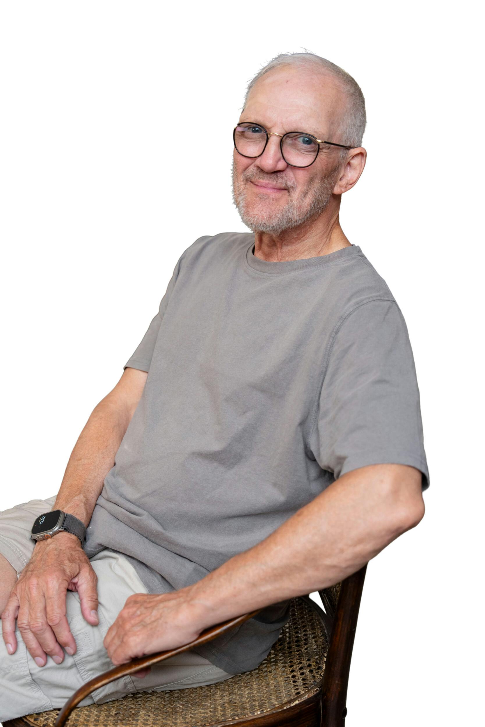 Selv om han kunne være gået på pension for fem år siden, har Preben Kristensen , 72, ingen planer om at forlade de skrå brædder – tværtimod.