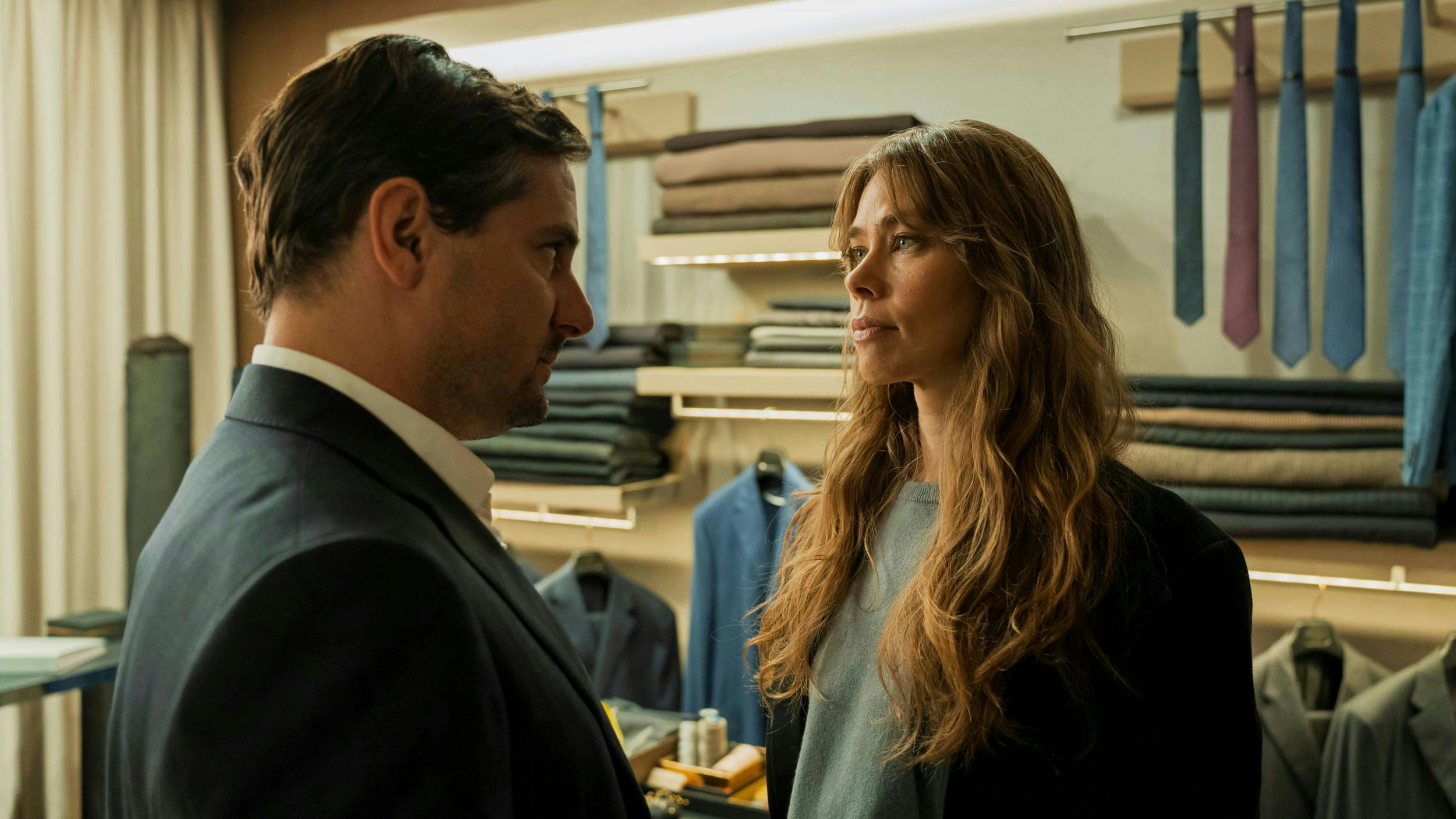 I anden sæson af ”Oxen” er der stadig masser af mord – og Birgitte Hjorts karakter Kajsa skyder gerne med skarpt.