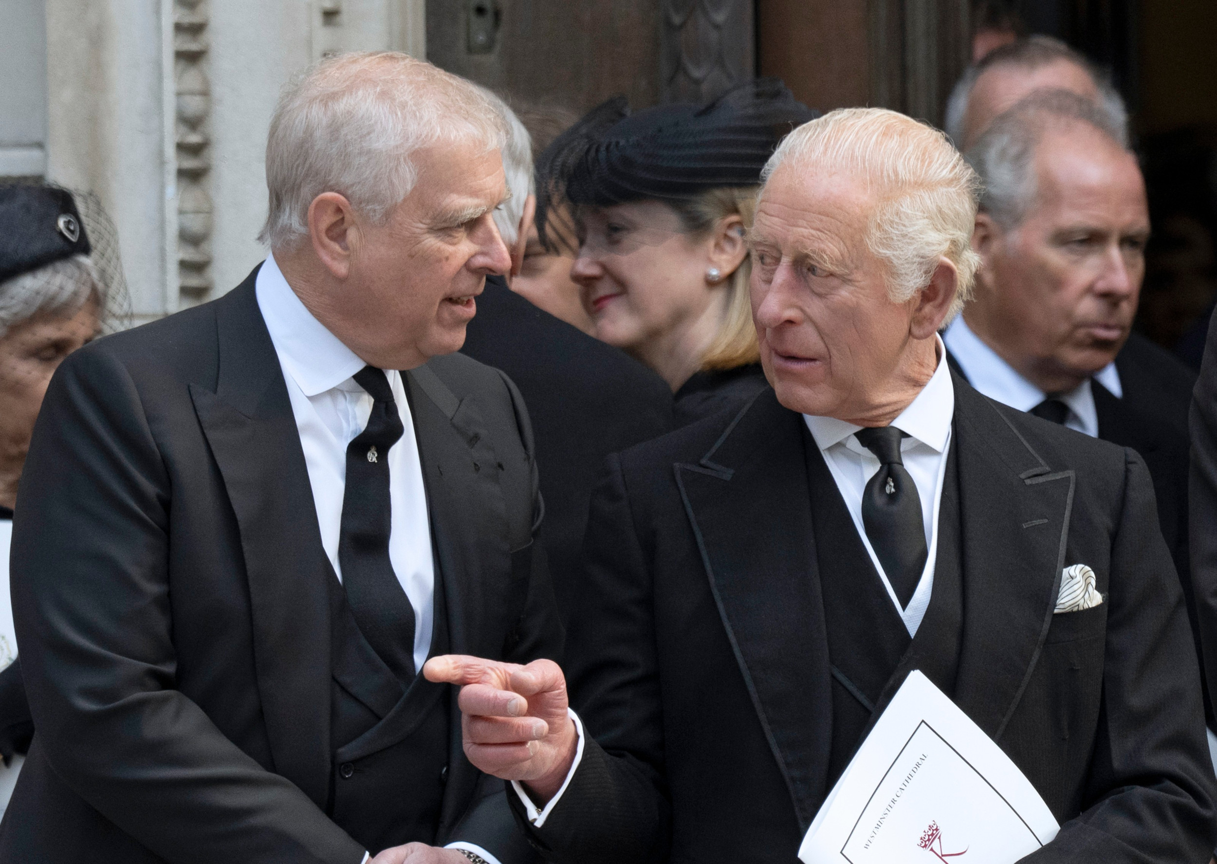 Kong Charles og Buckingham Palace er klar til at hjælpe politiet i efterforskningen mod Andrew.